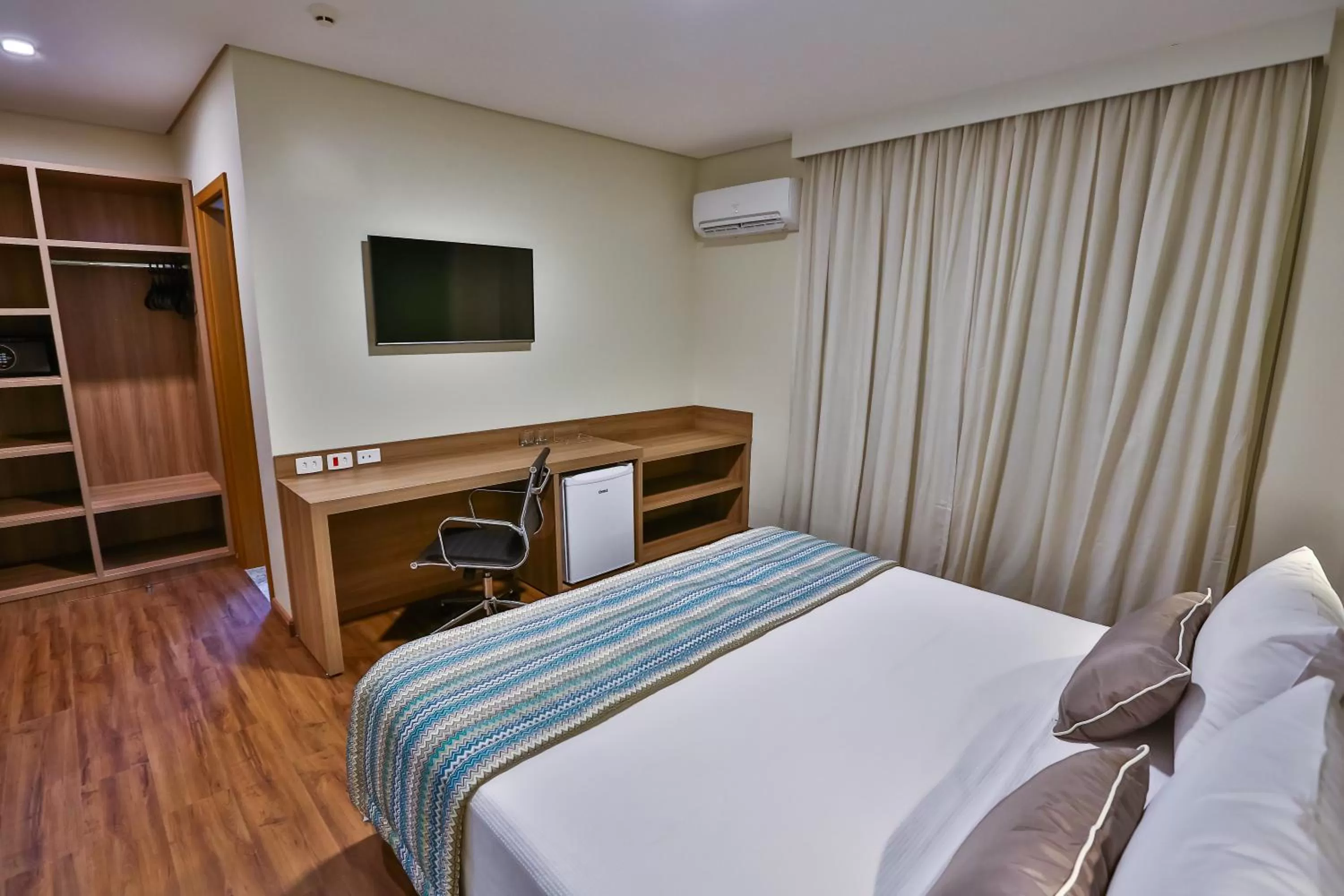 Photo of the whole room, Bed in Comfort Mogi Guaçu