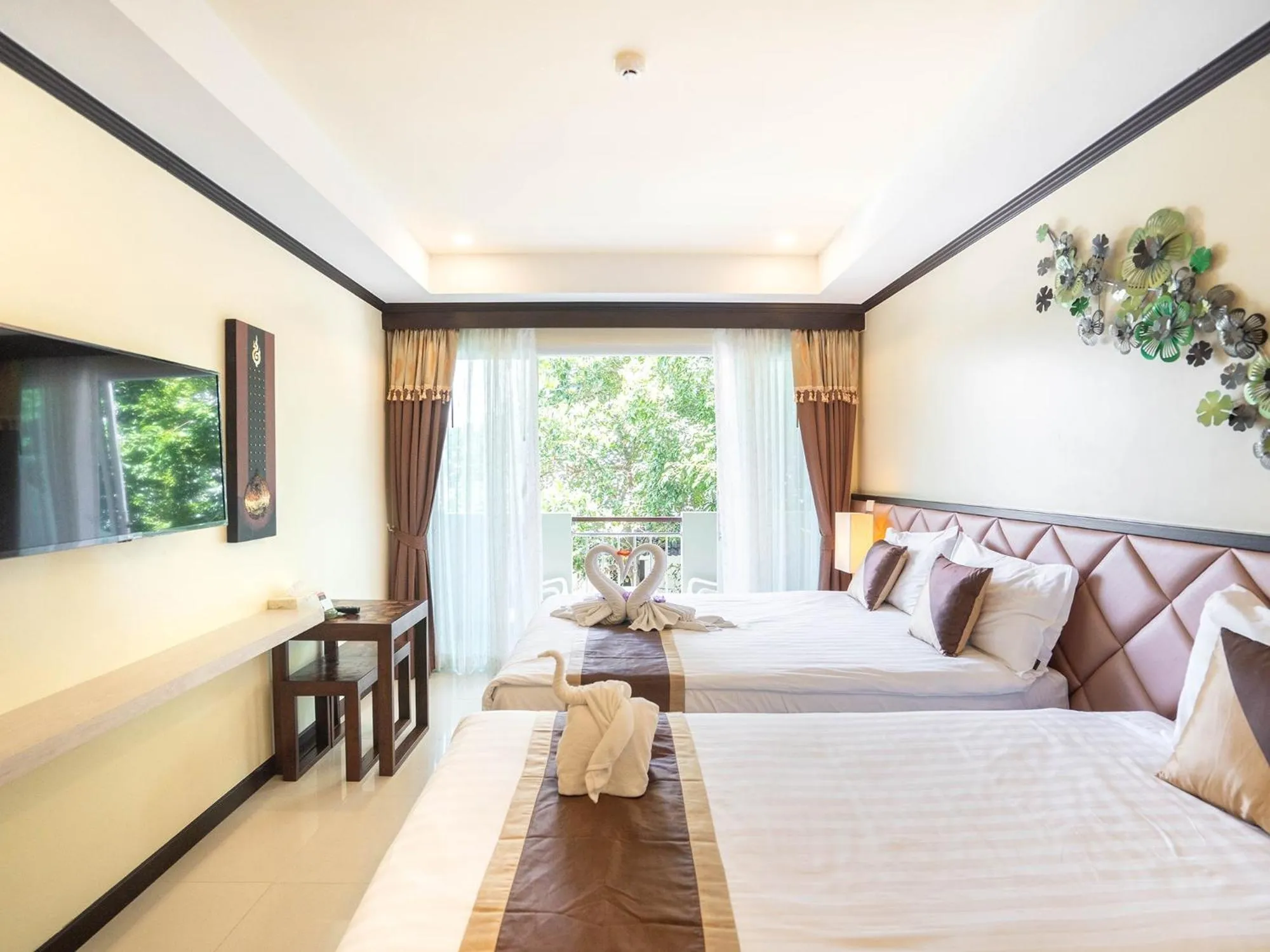 Bed in Baan Sailom Hotel Phuket - Sha Extra Plus