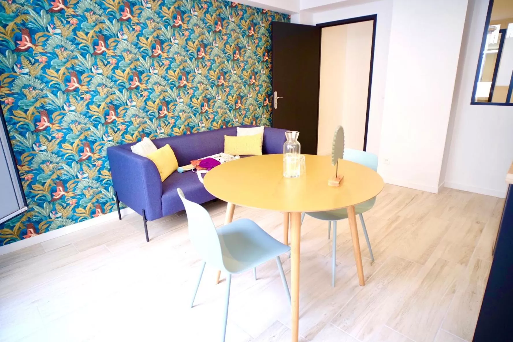 Living room in City Affaire, Petit déjeuner OFFERT en Hypercentre