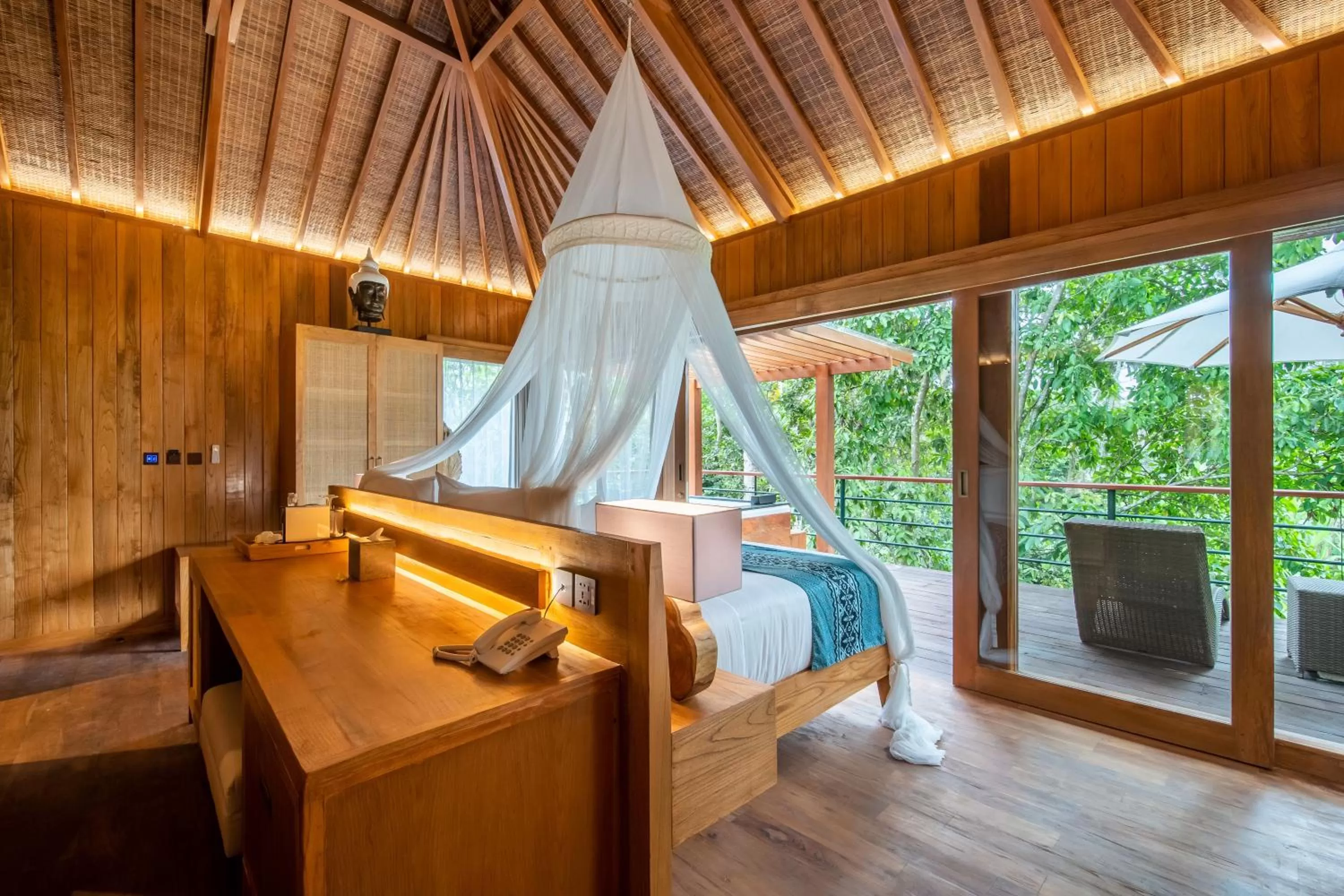 Deluxe Suite with Hot Tub and Free Daily Luxury Spa Treatment in Kappa Senses Ubud