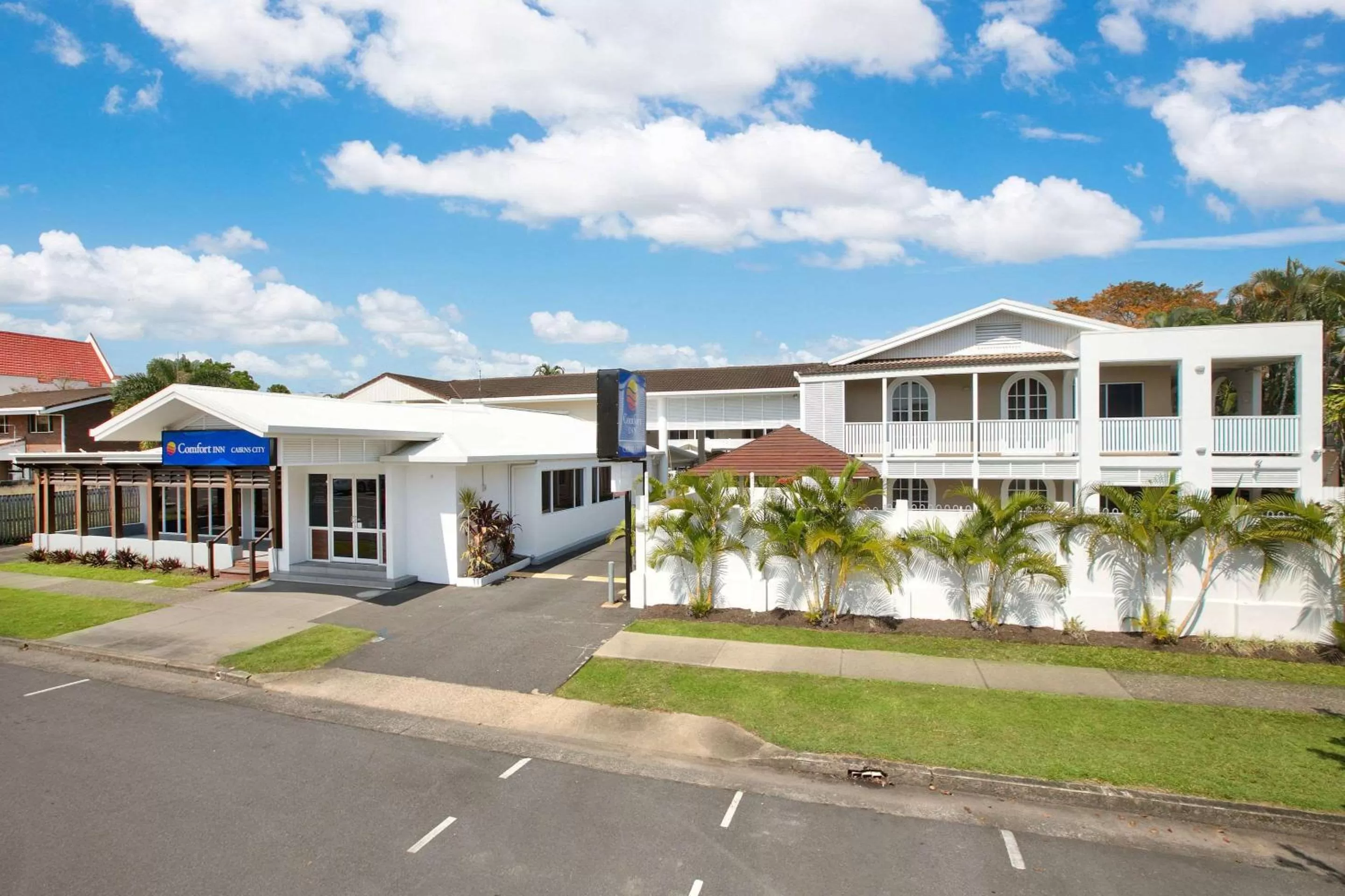 Property building in Comfort Inn Cairns City