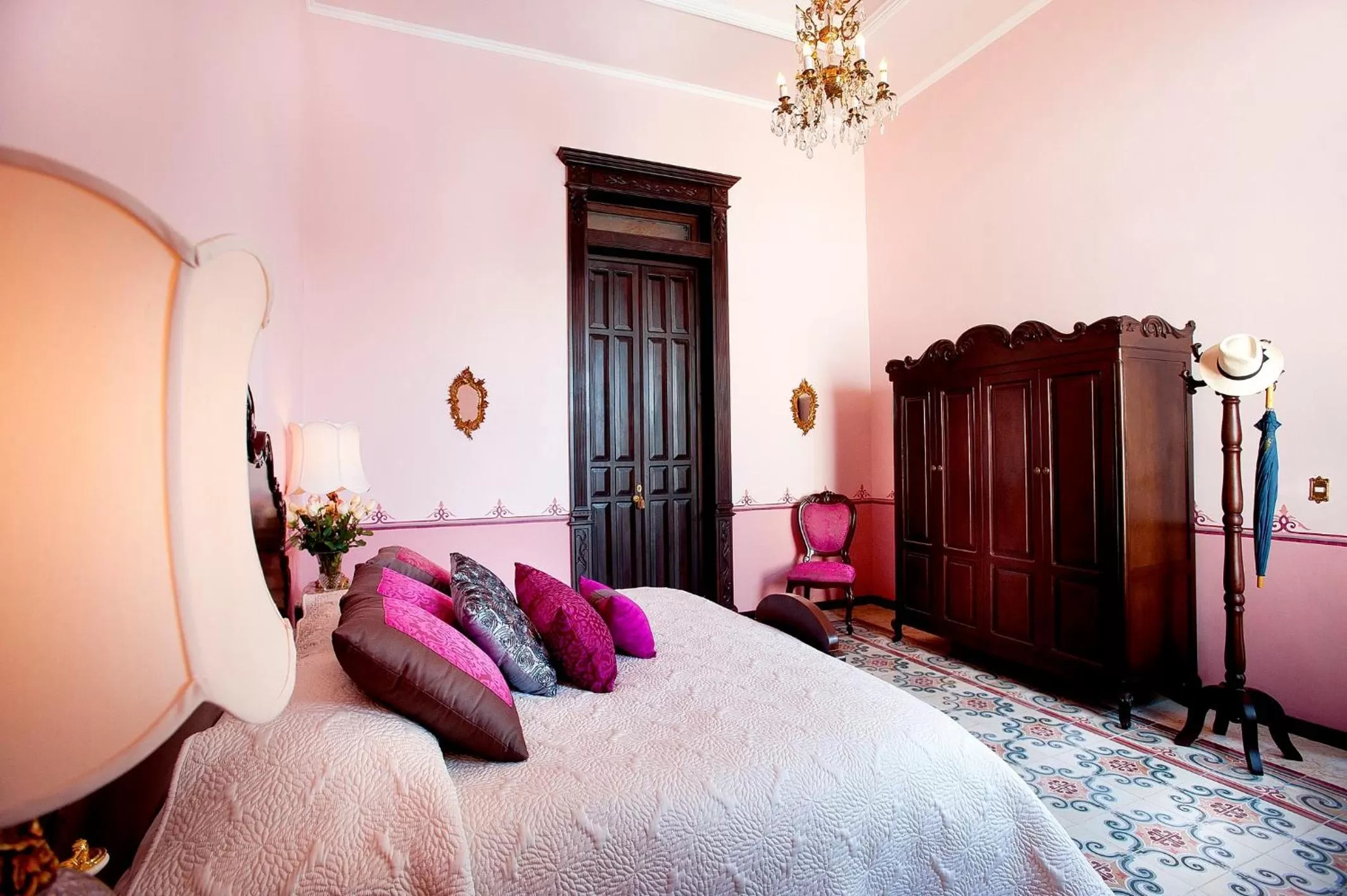 Photo of the whole room, Bed in Casa Azul Monumento Historico