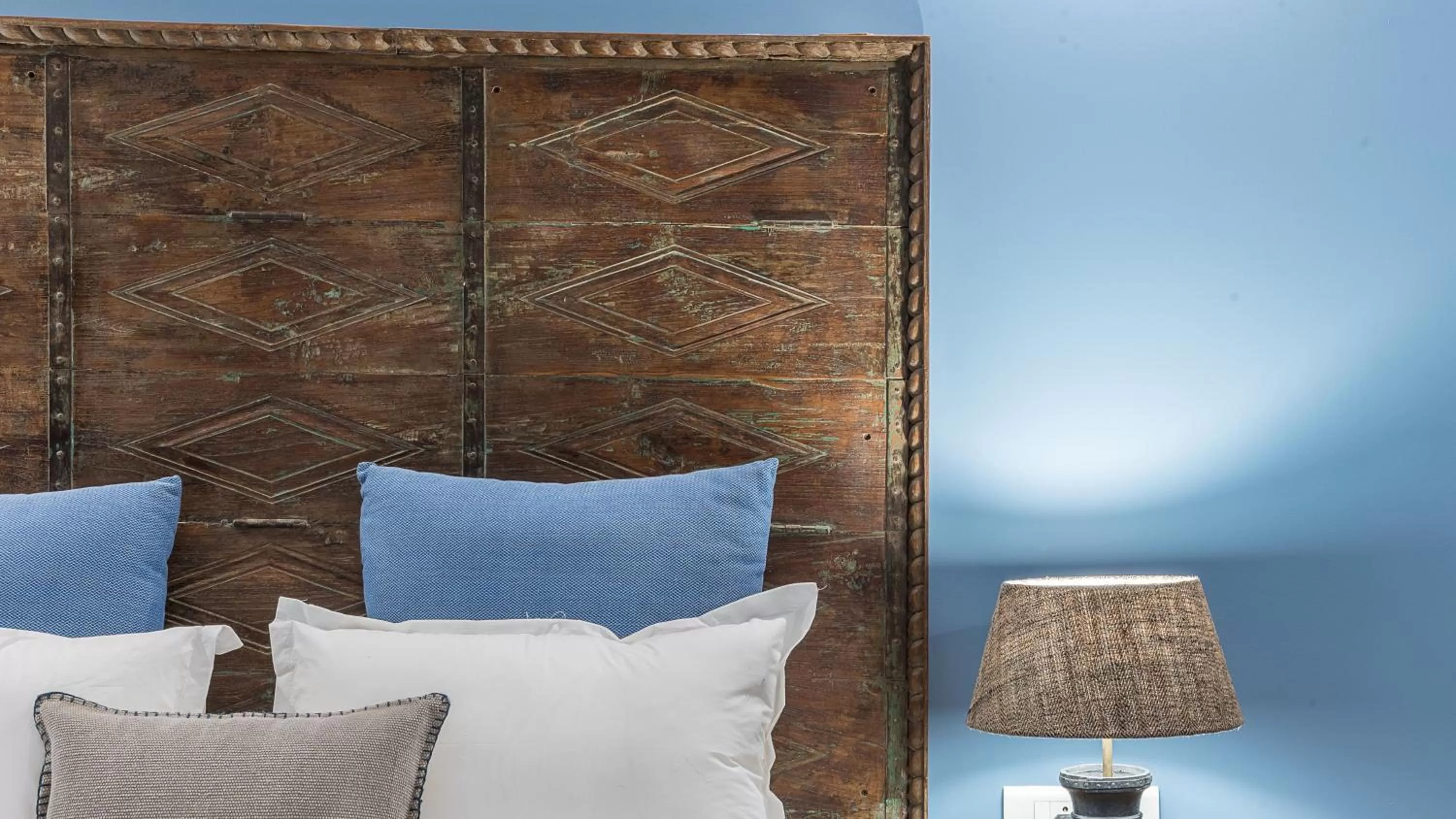 Bed in The Almond Tree