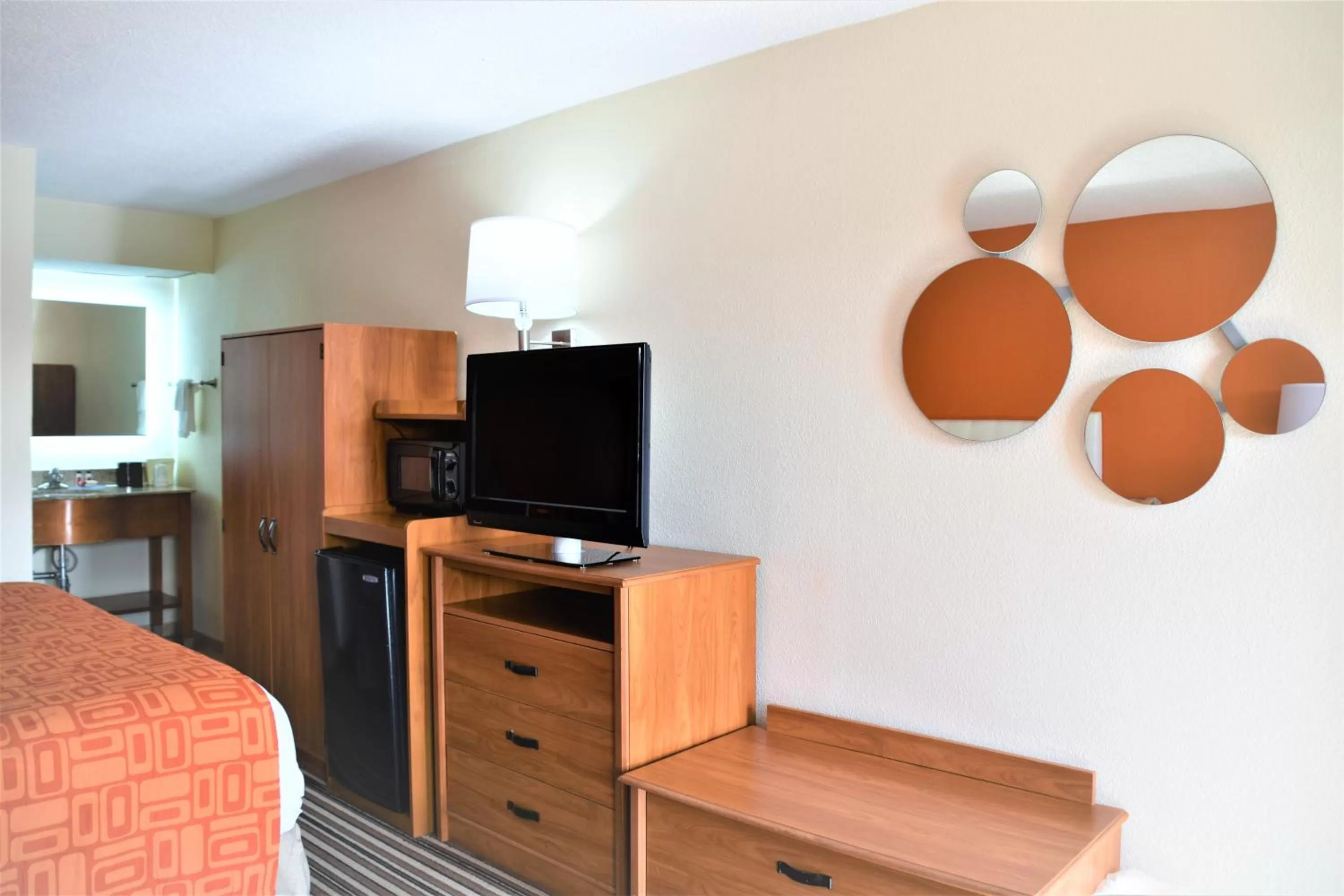 Howard Johnson by Wyndham Greensboro Near the Coliseum