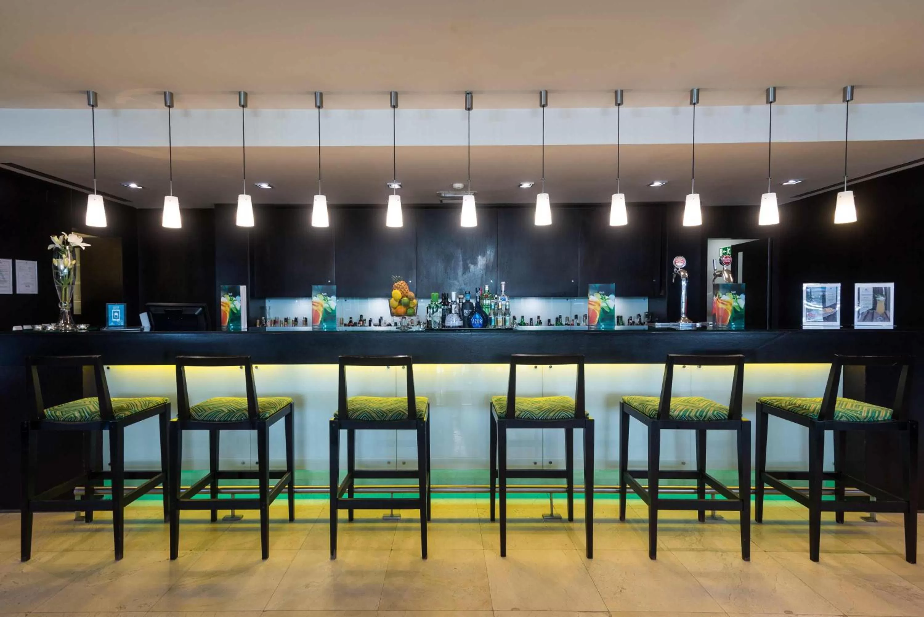 Lounge or bar in Azoris Royal Garden – Leisure & Conference Hotel