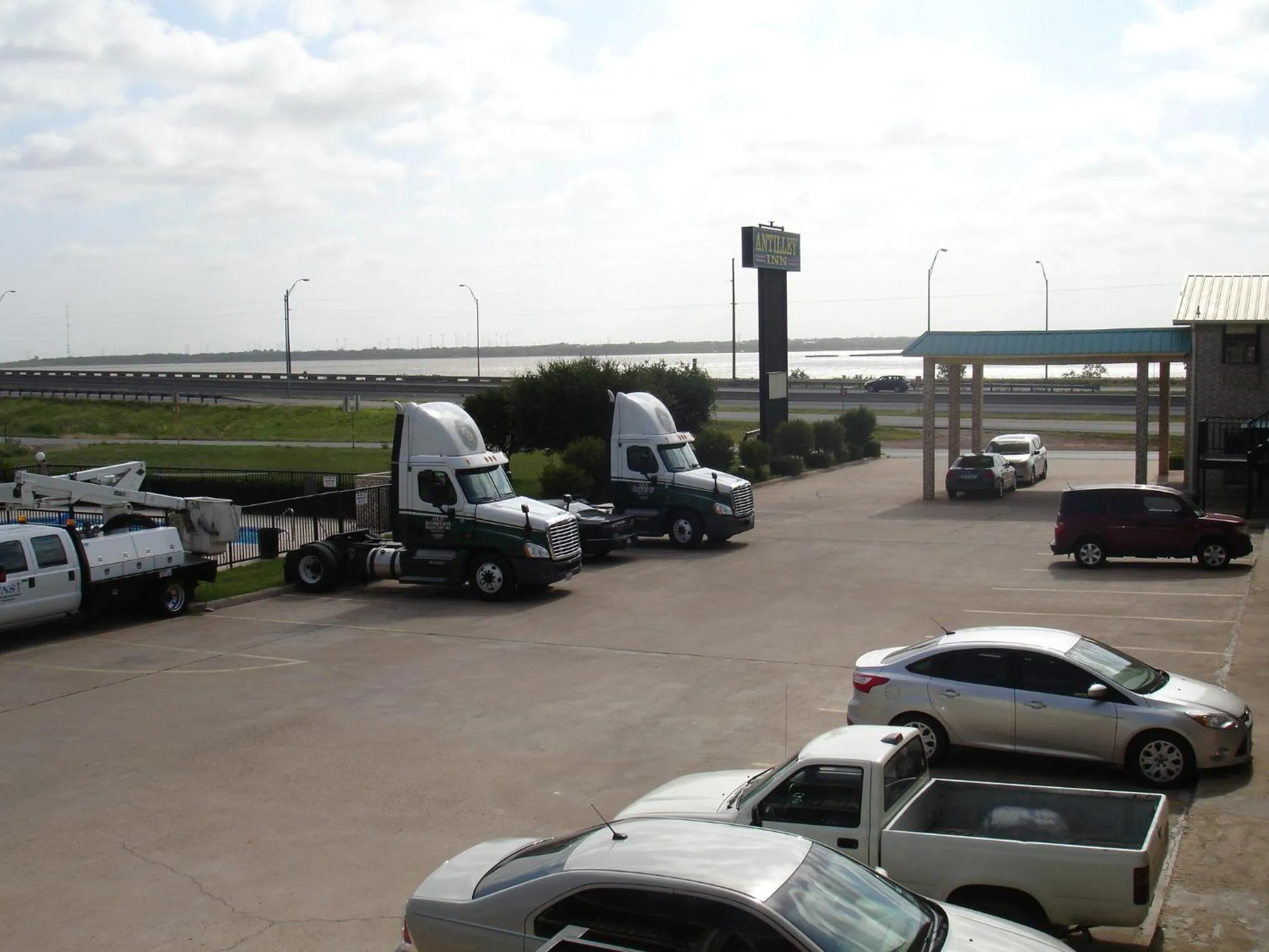 Facade/entrance in Antilley Inn