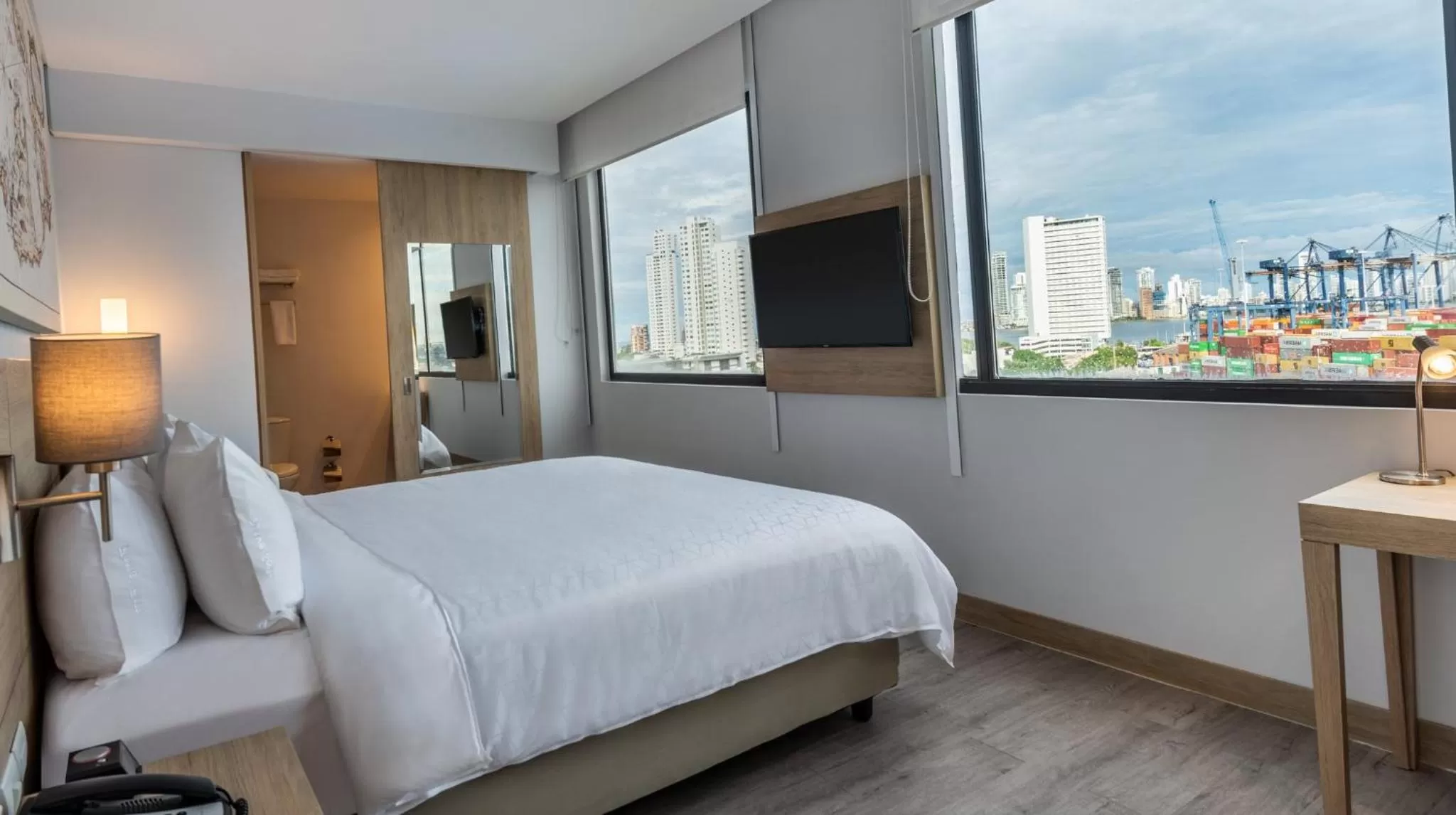 Photo of the whole room, Bed in Holiday Inn Express Cartagena Manga by IHG