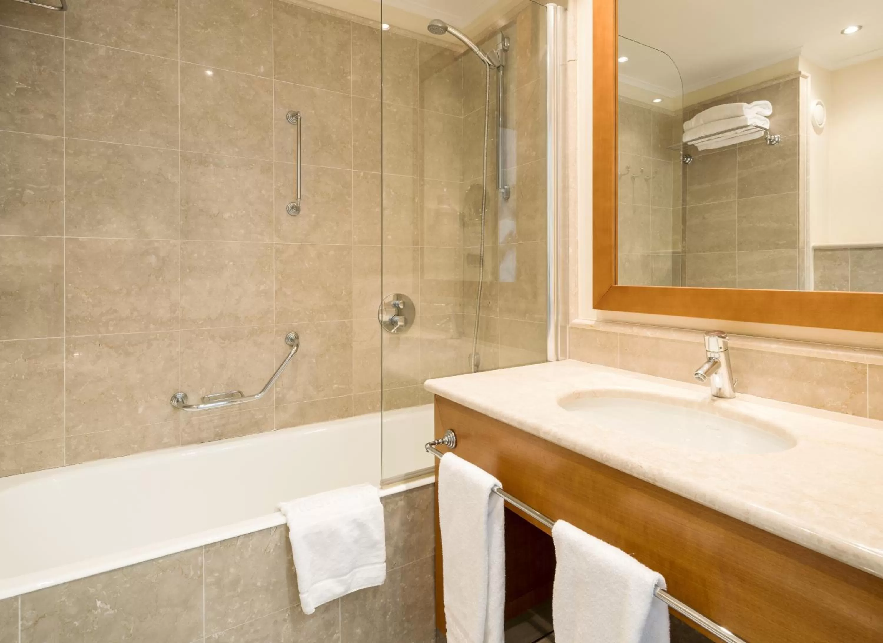 Bathroom in Ilunion Aqua 3