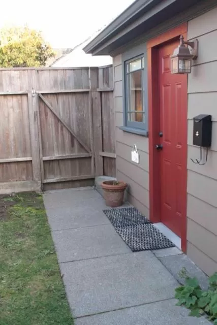 Facade/entrance in Hydrangea Inn