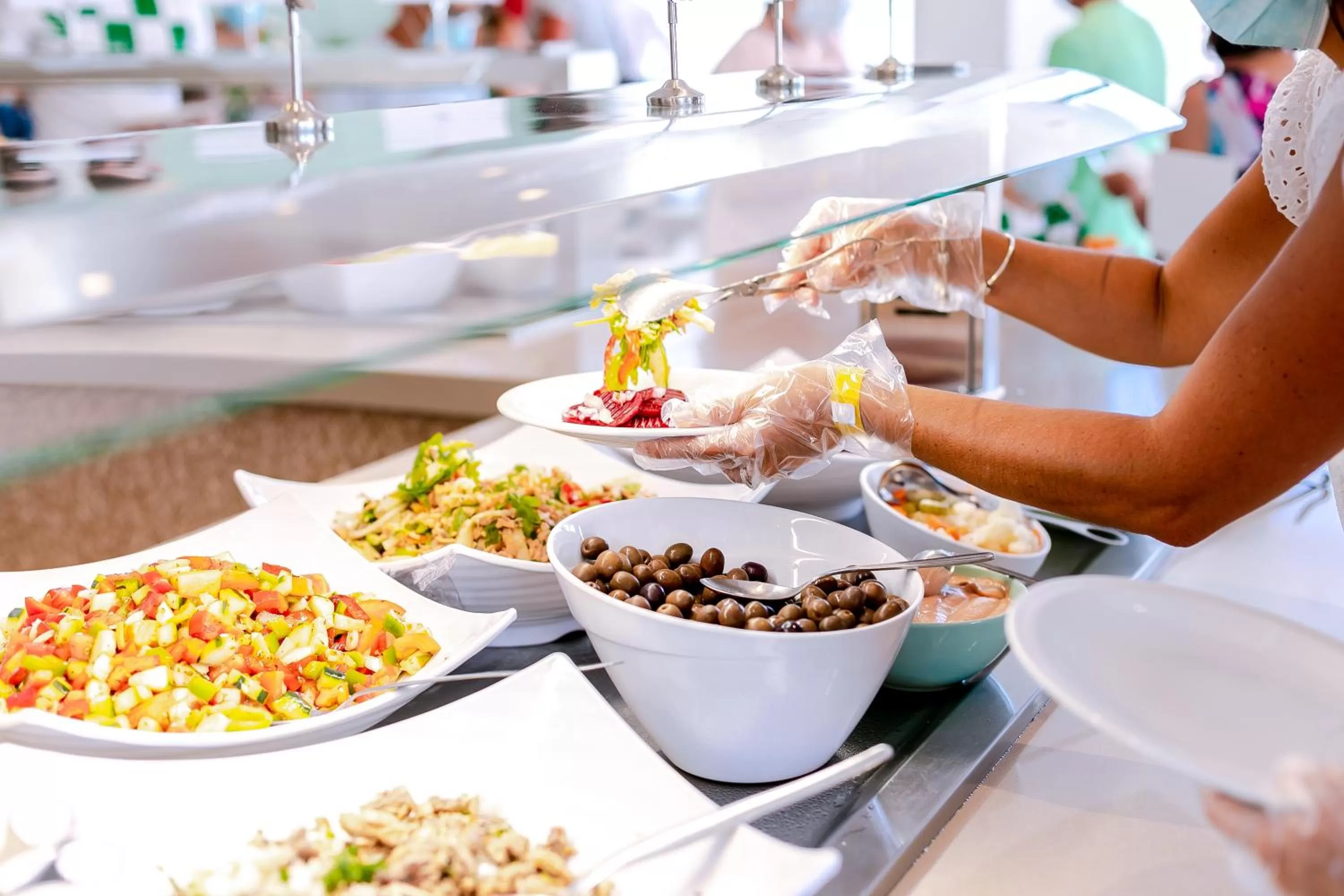 Restaurant/places to eat in Auramar Beach Resort