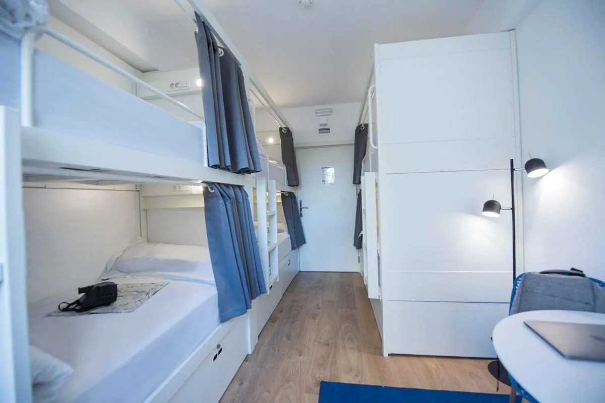 Bed in room00 Lisboa Hostel