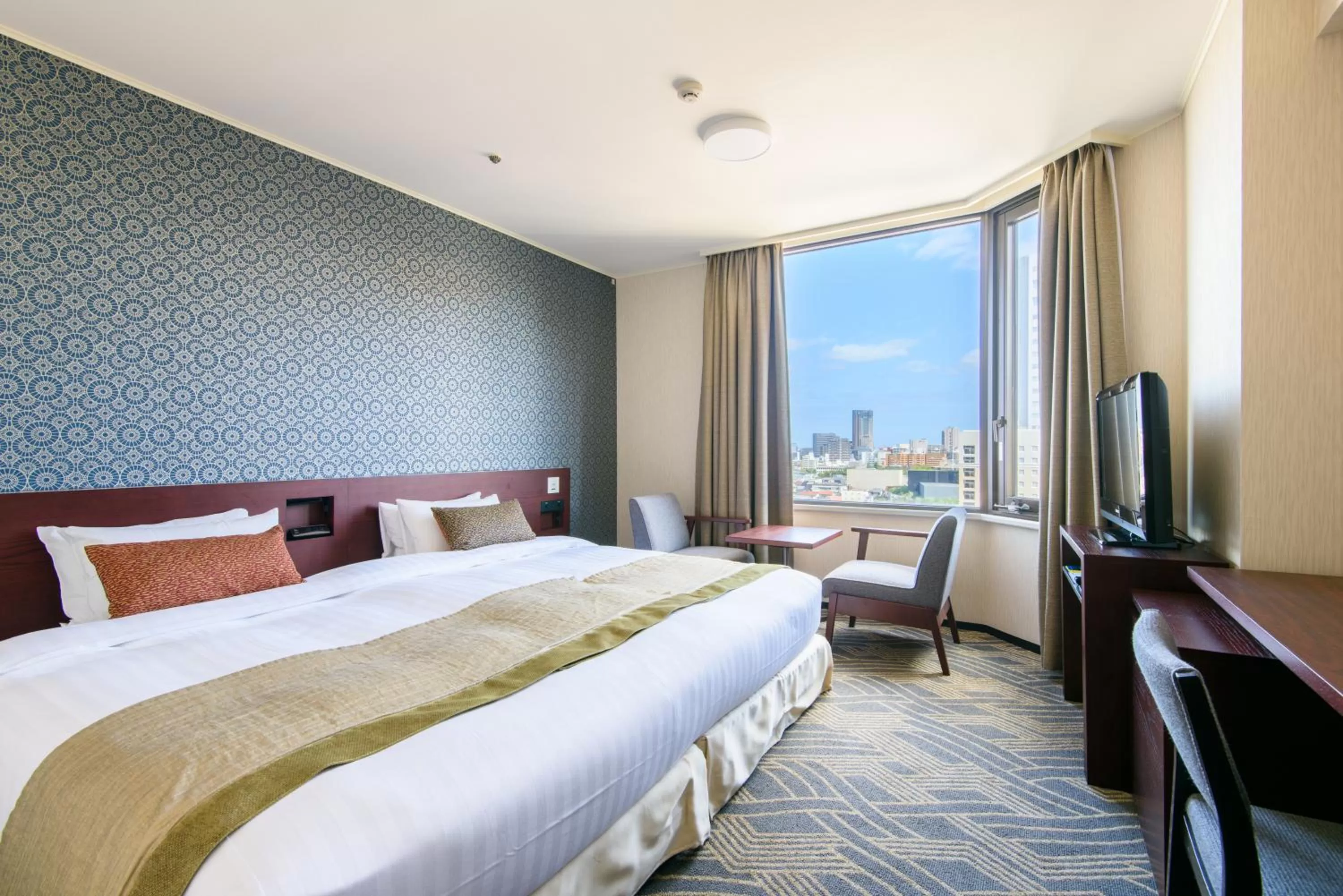 Photo of the whole room, Bed in Kanazawa Tokyu Hotel