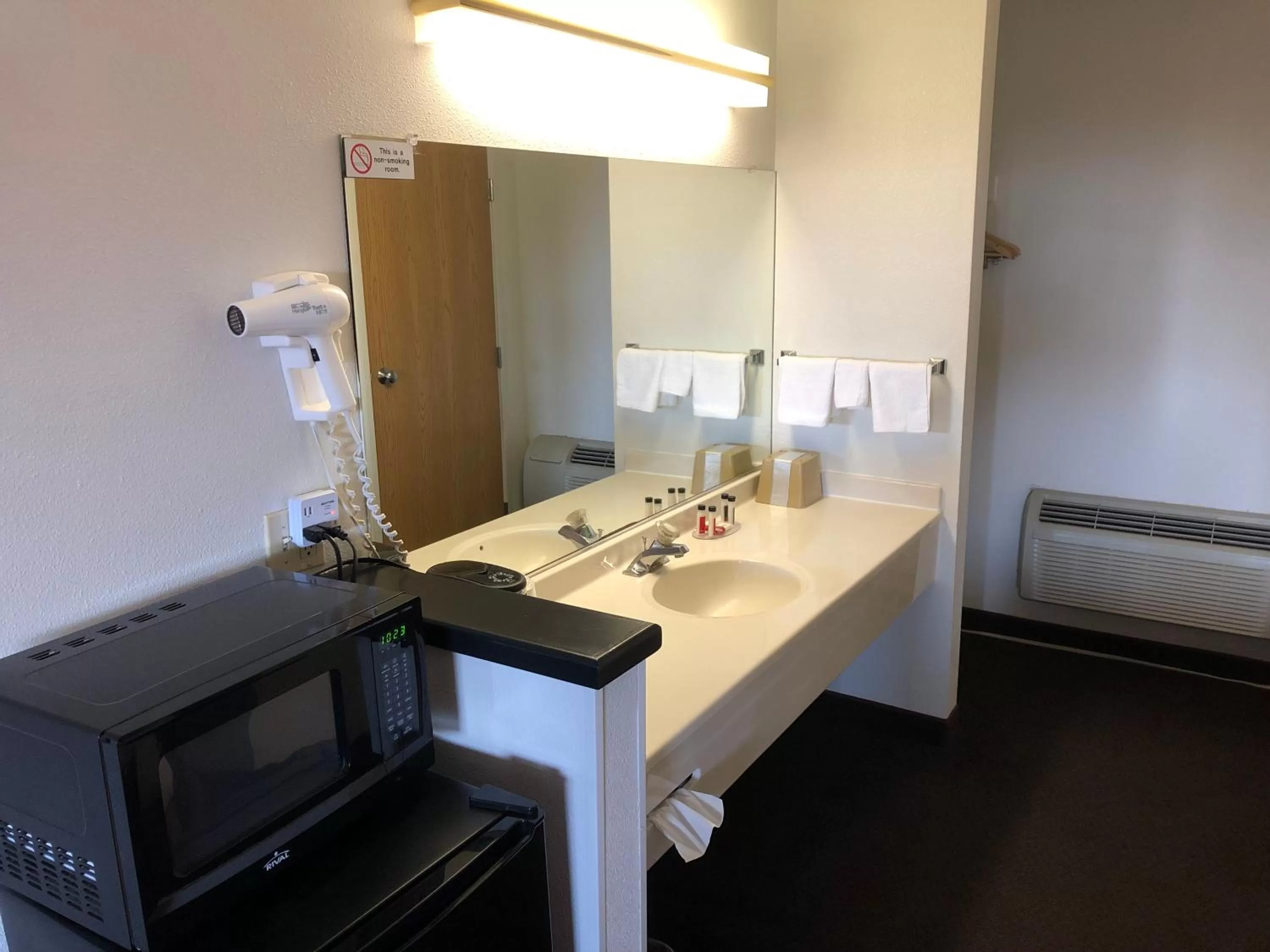 Bathroom in Super 8 by Wyndham Fernley