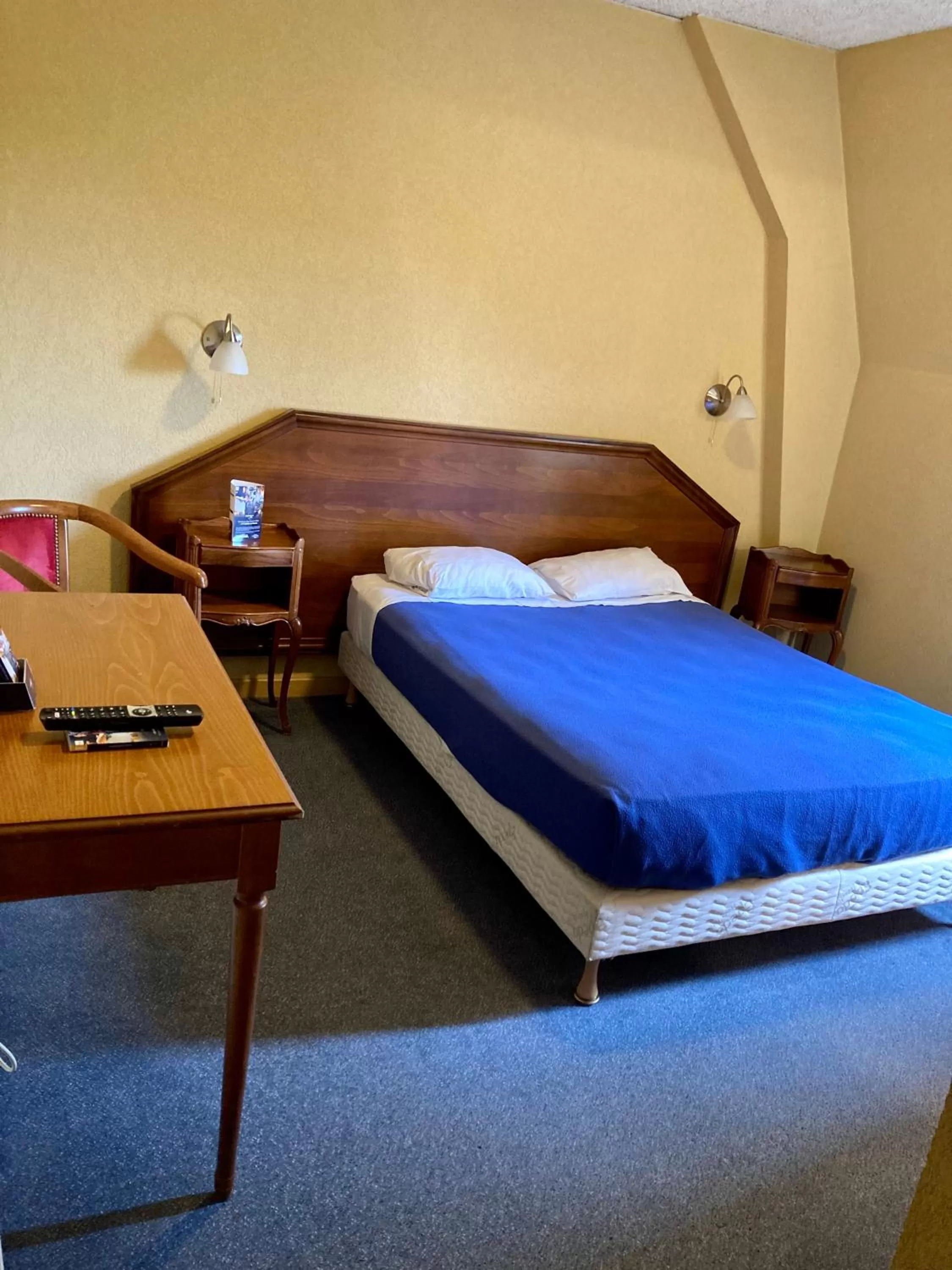 Bed in Hôtel De Champagne