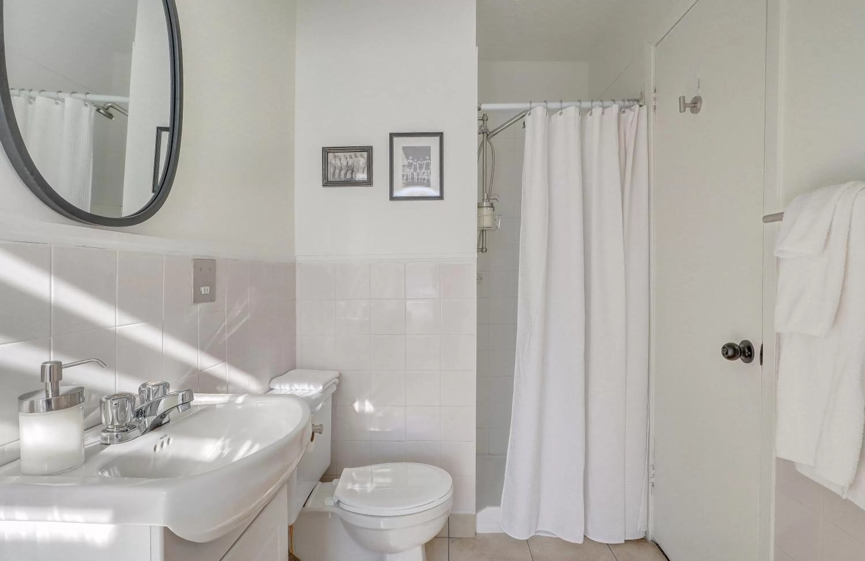 Shower in Auberge des Cantons