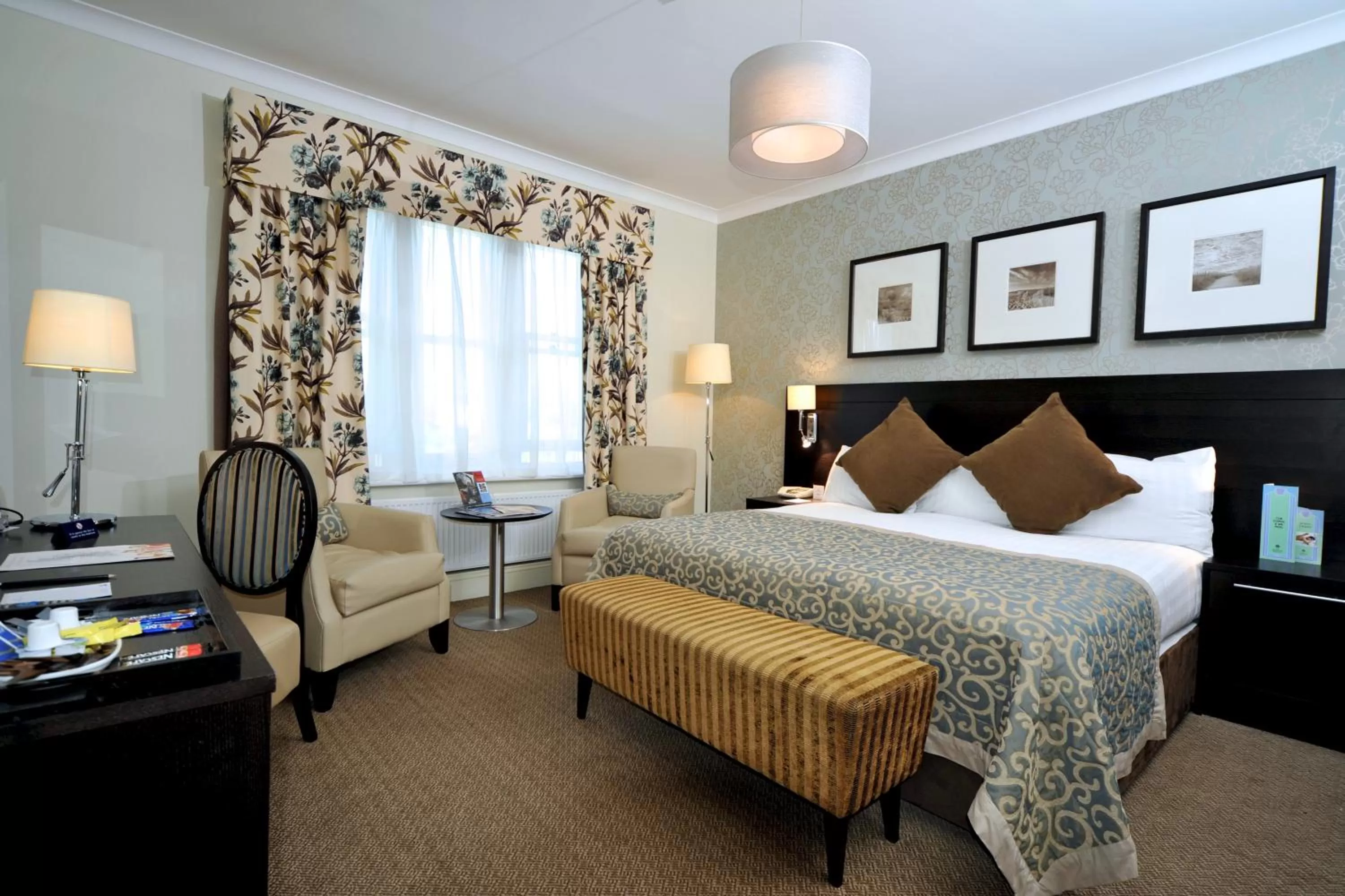 Photo of the whole room in Norfolk Royale Hotel