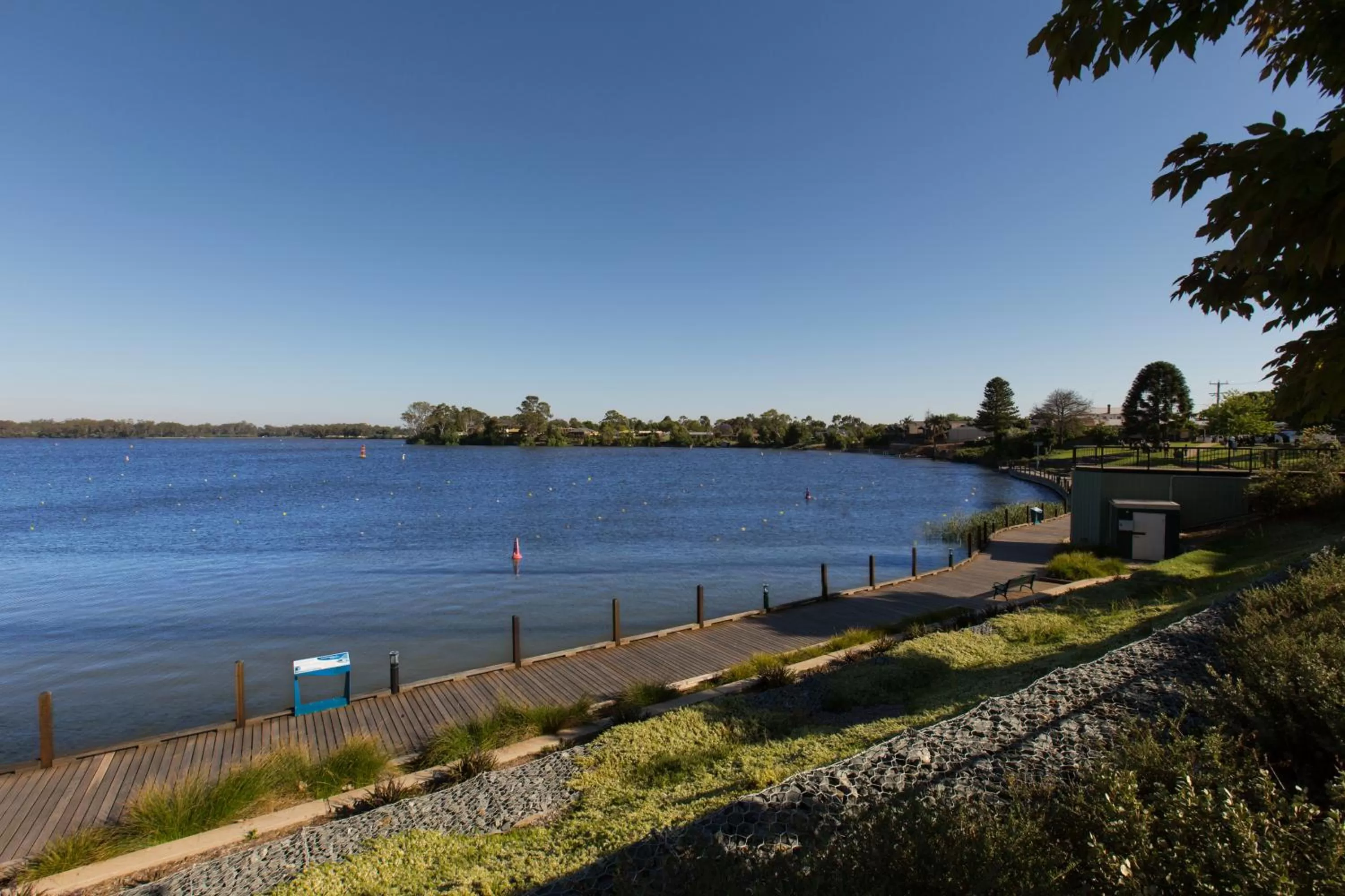 Lake view in Nagambie Waterfront Motel