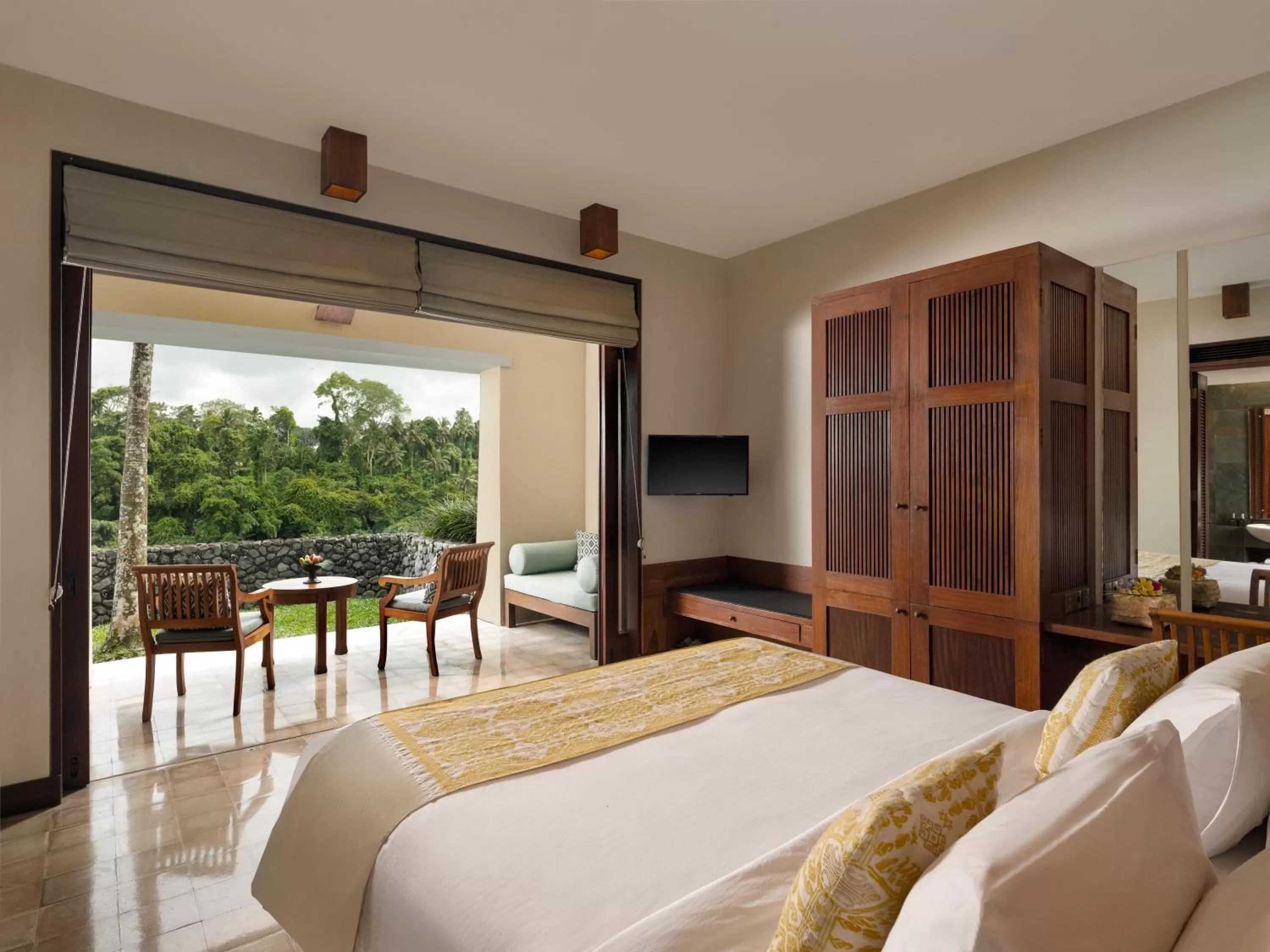 Communal lounge/ TV room, Bed in Alila Ubud