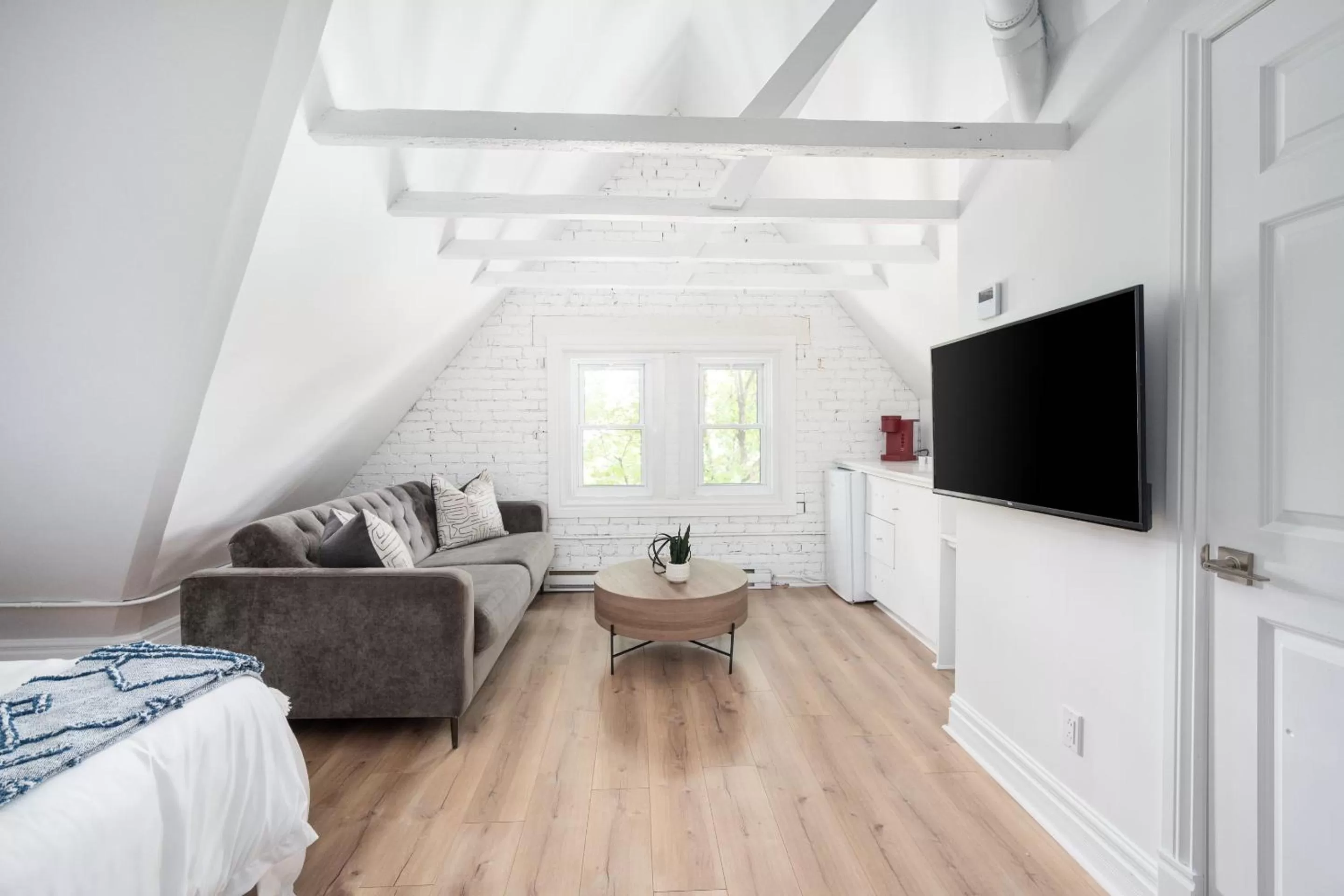 Seating Area in Le Penfield Par Nomade MTL