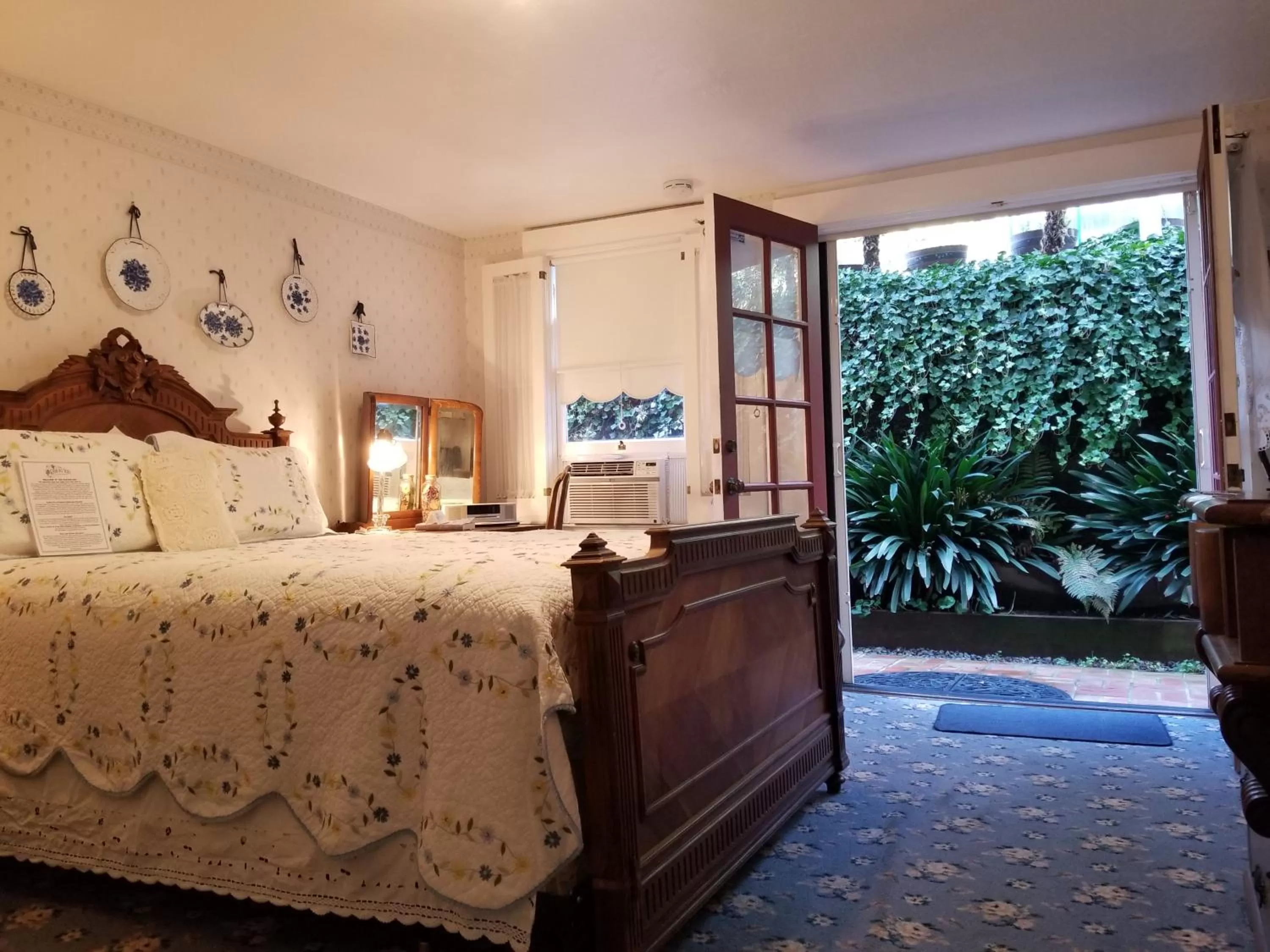 Bed in The Raford Inn