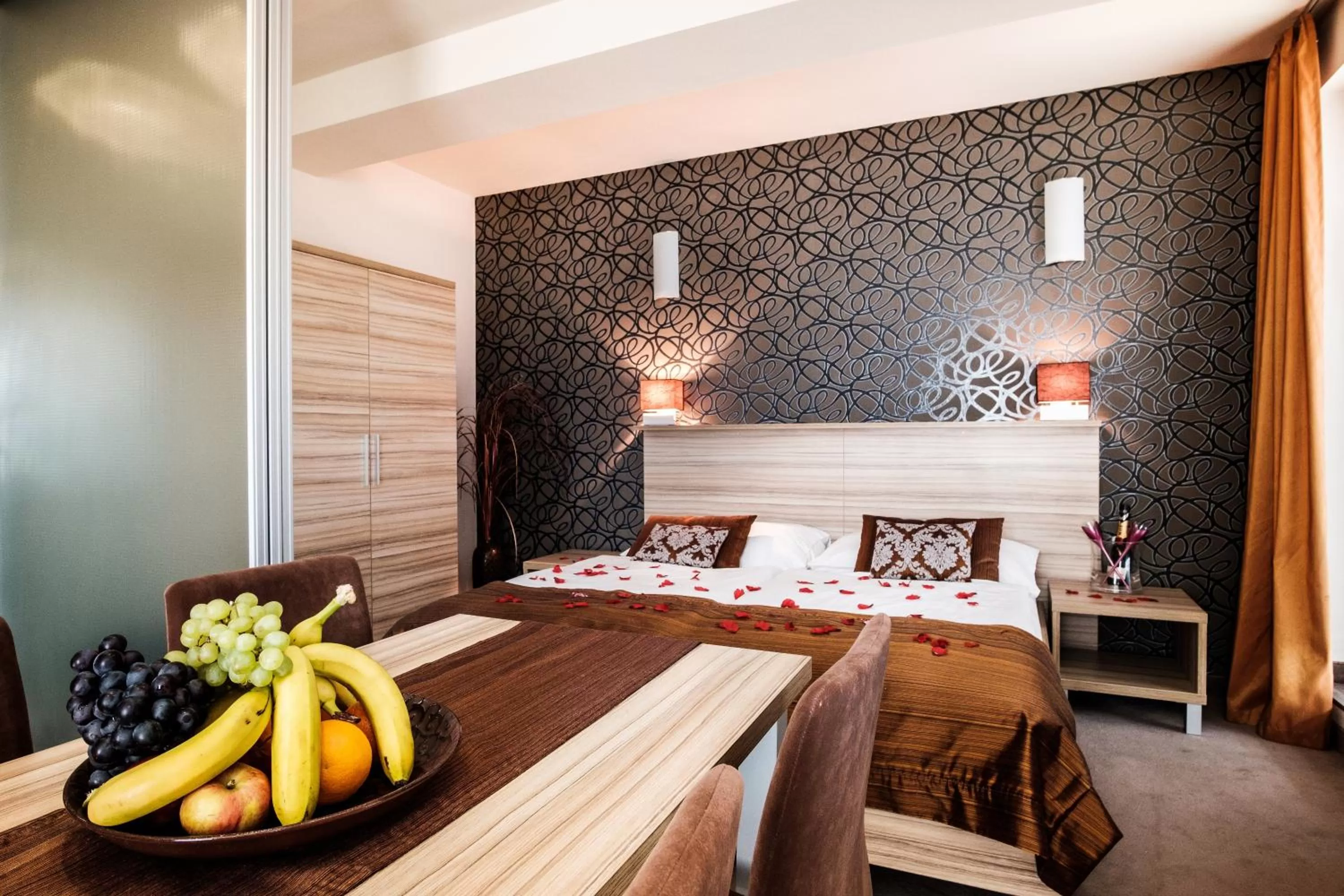 Decorative detail, Bed in Hotel Deluxe with free Wellness and Fitness Centrum