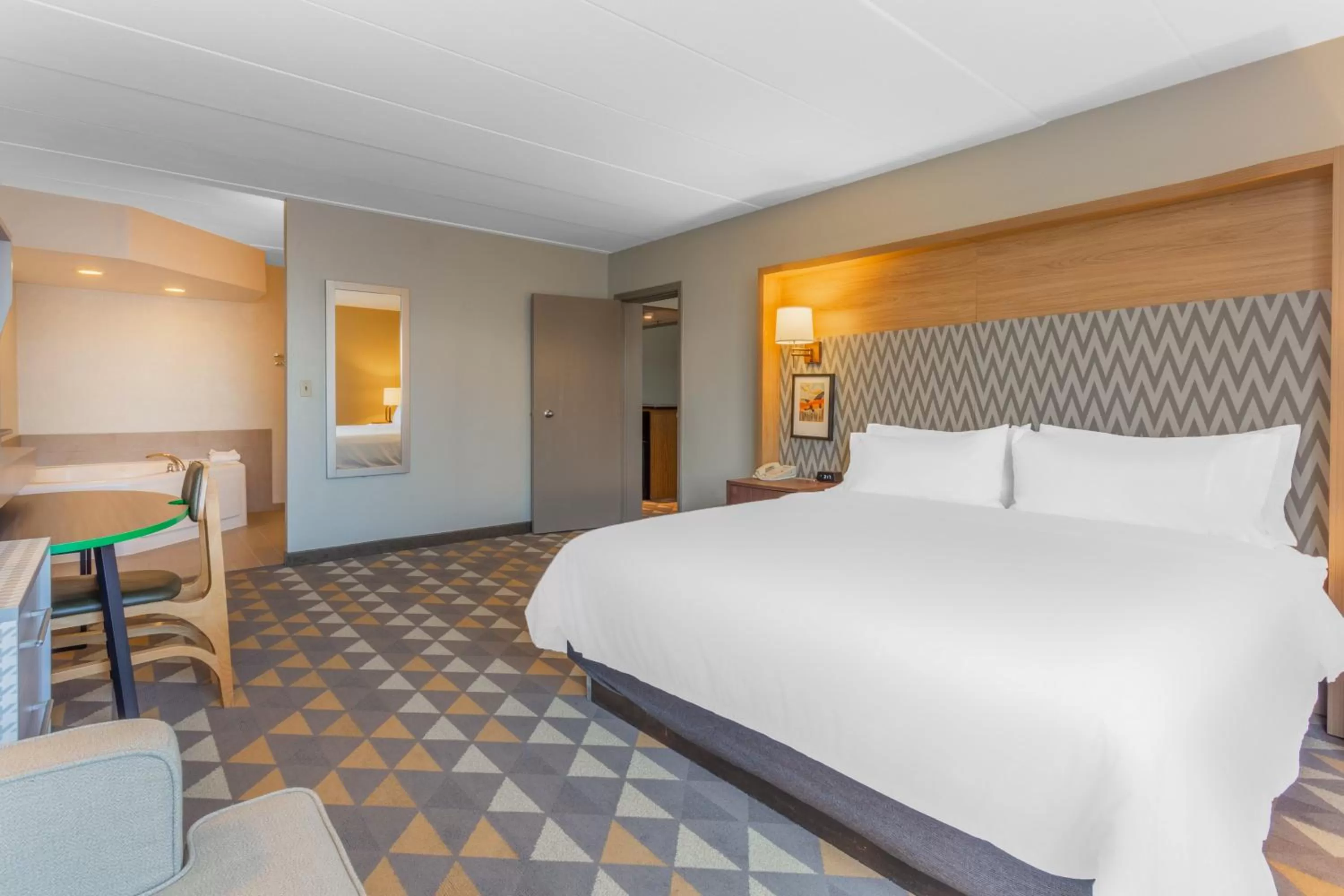 Photo of the whole room, Bed in Holiday Inn Rockford by IHG