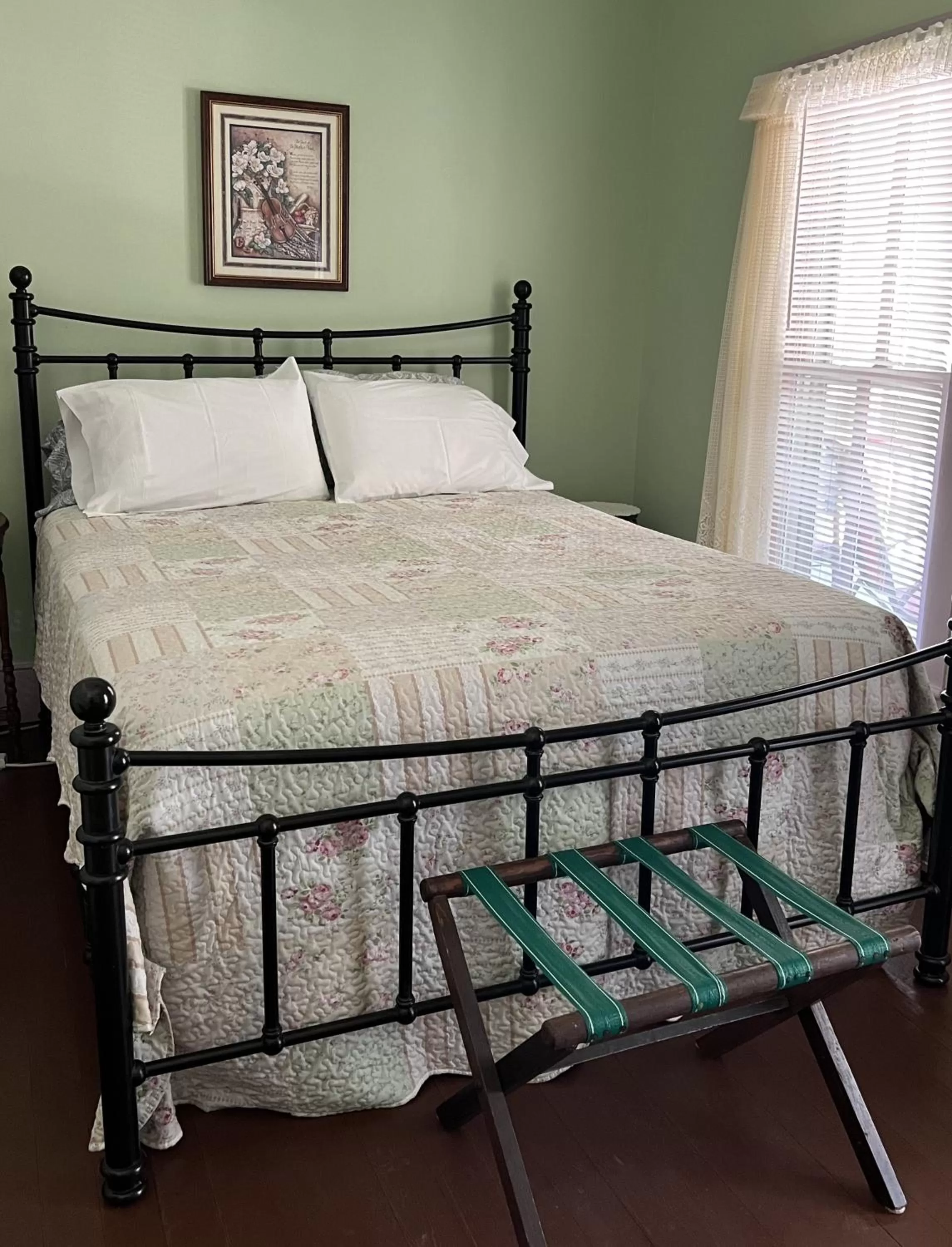 Queen Room with Balcony in Ozark Country Inn