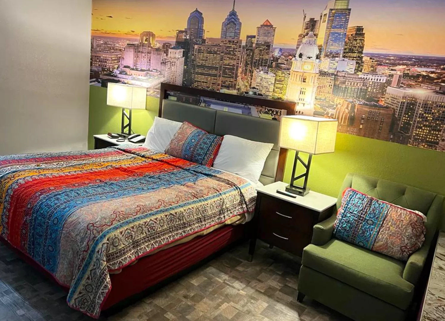 Bed in Philly Inn & Suites