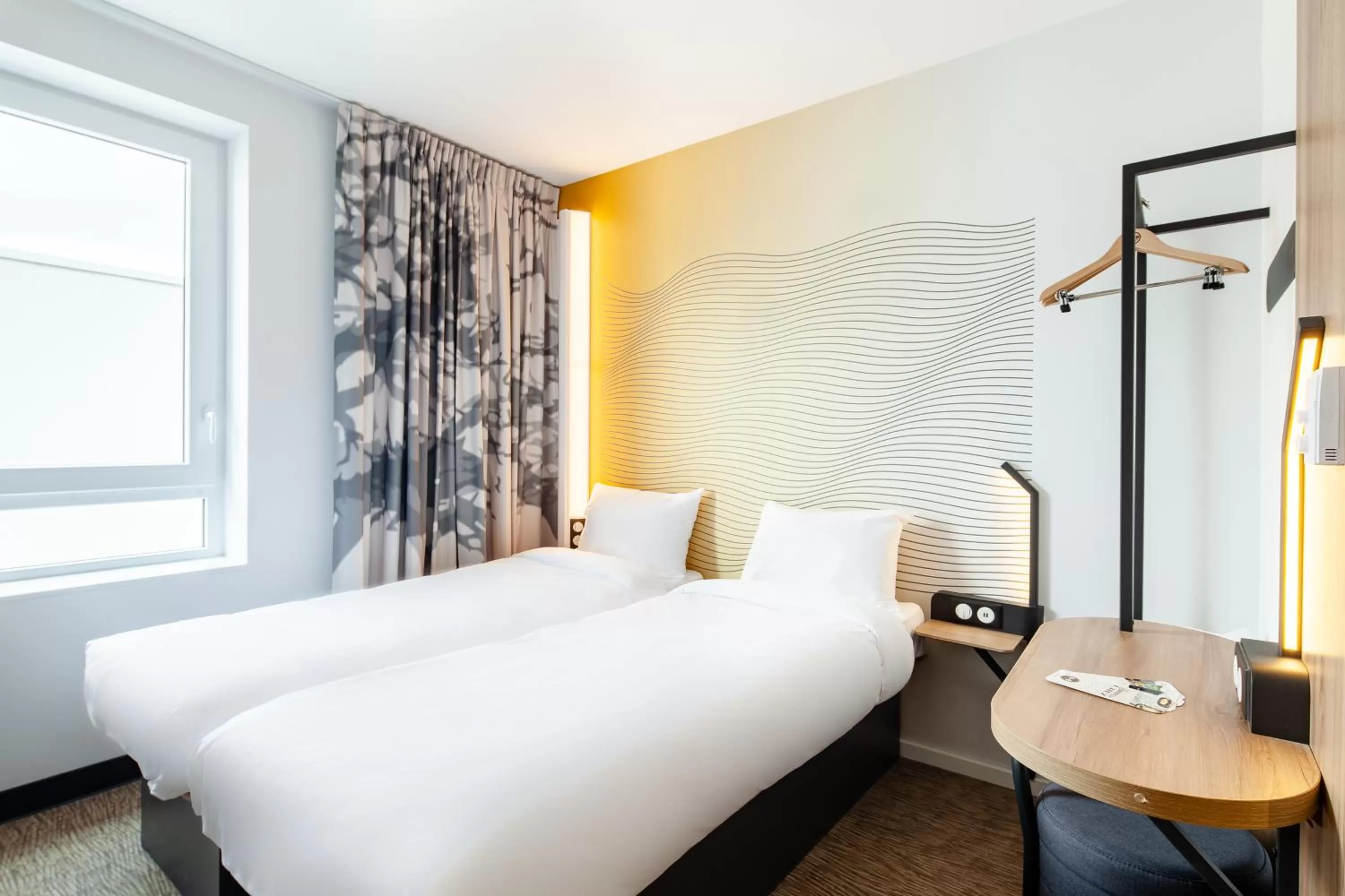 Standard Twin Room in B&B HOTEL Cergy Saint Christophe