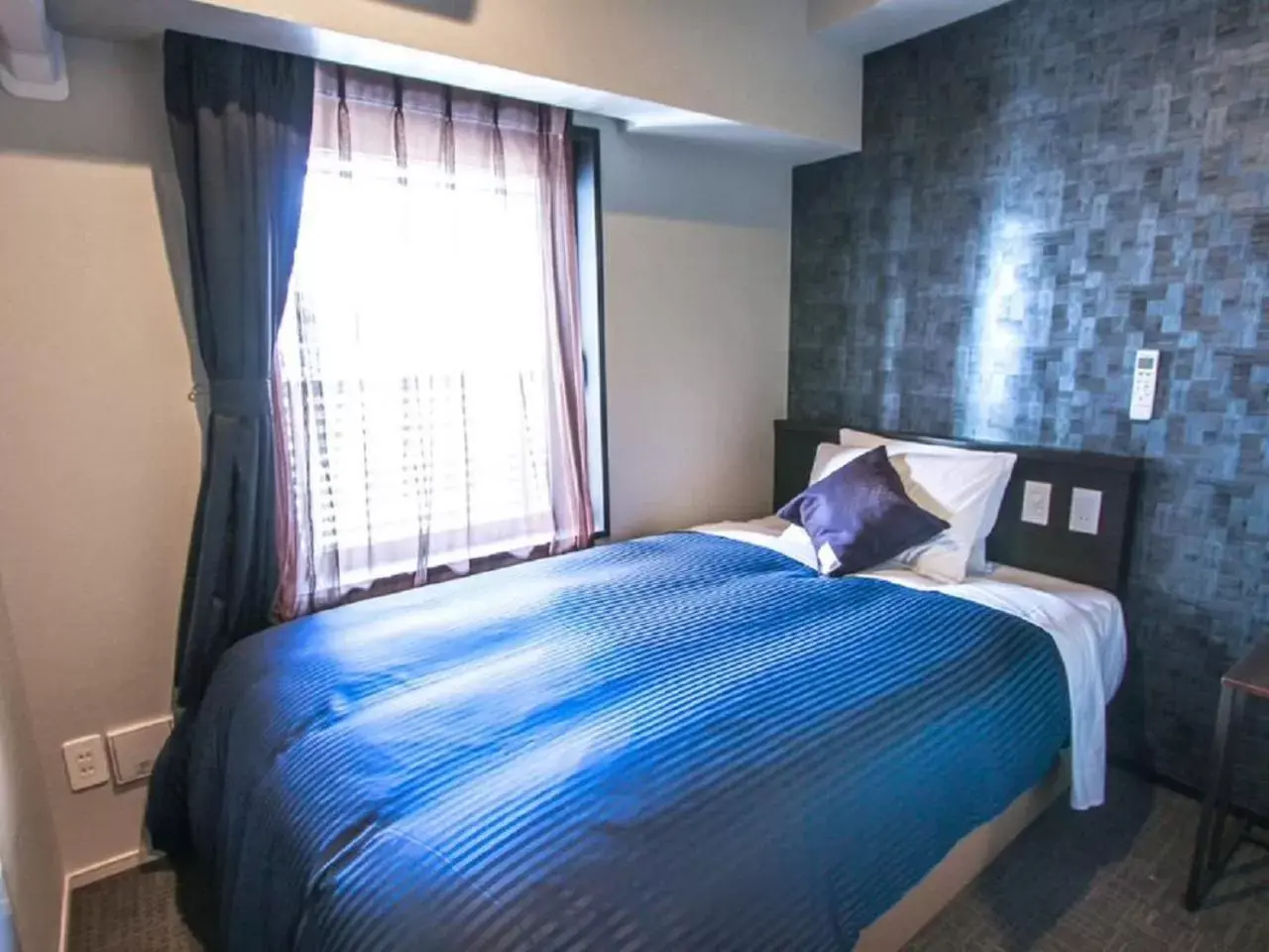 Double Room with Small Double Bed - single occupancy - Non-Smoking in HOTEL LiVEMAX Osaka Honmachi Double Room with Small Double Bed - single occupancy - Non-Smoking in HOTEL LiVEMAX Osaka Honmachi