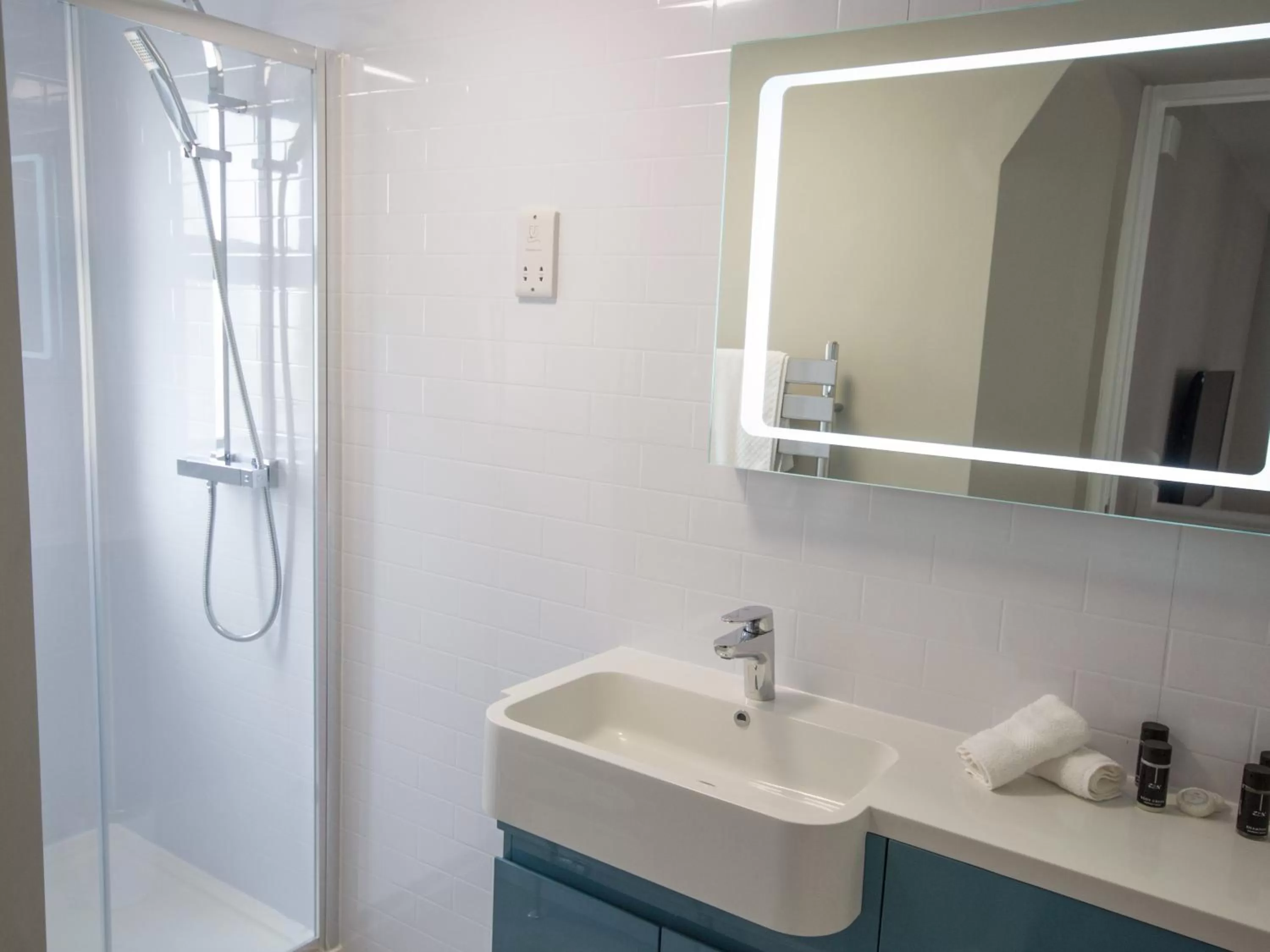 Bathroom in The Wayfarer Rooms