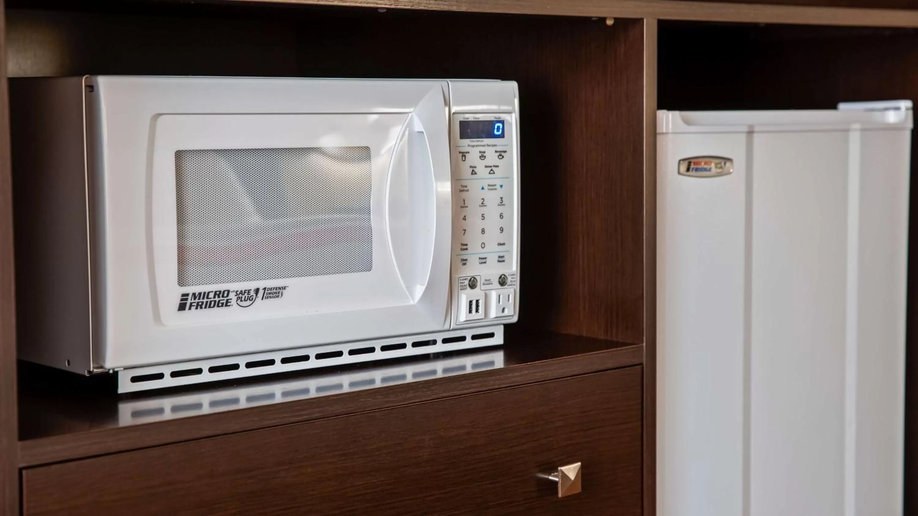 King Suite with Bath Tub - Disability Access in Best Western Plus Bradbury Inn and Suites