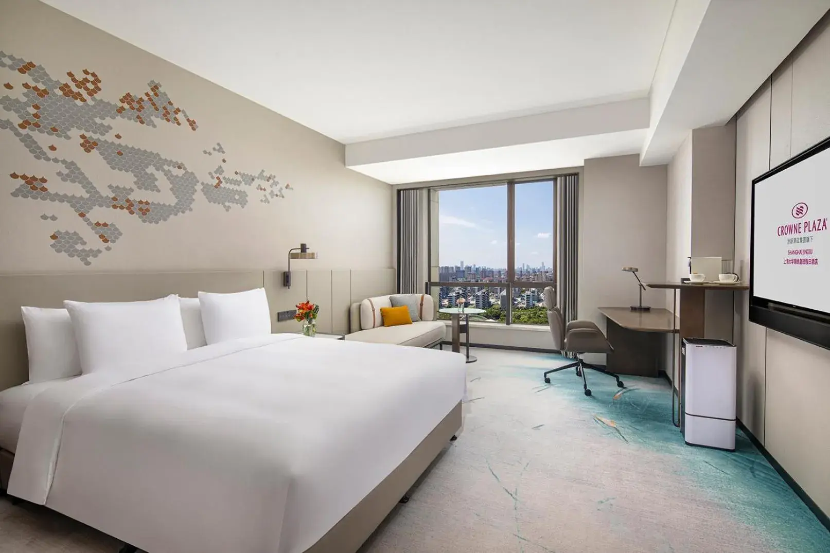 Standard King Room with Lounge Access in Crowne Plaza Shanghai Jinxiu by IHG Standard King Room with Lounge Access in Crowne Plaza Shanghai Jinxiu by IHG