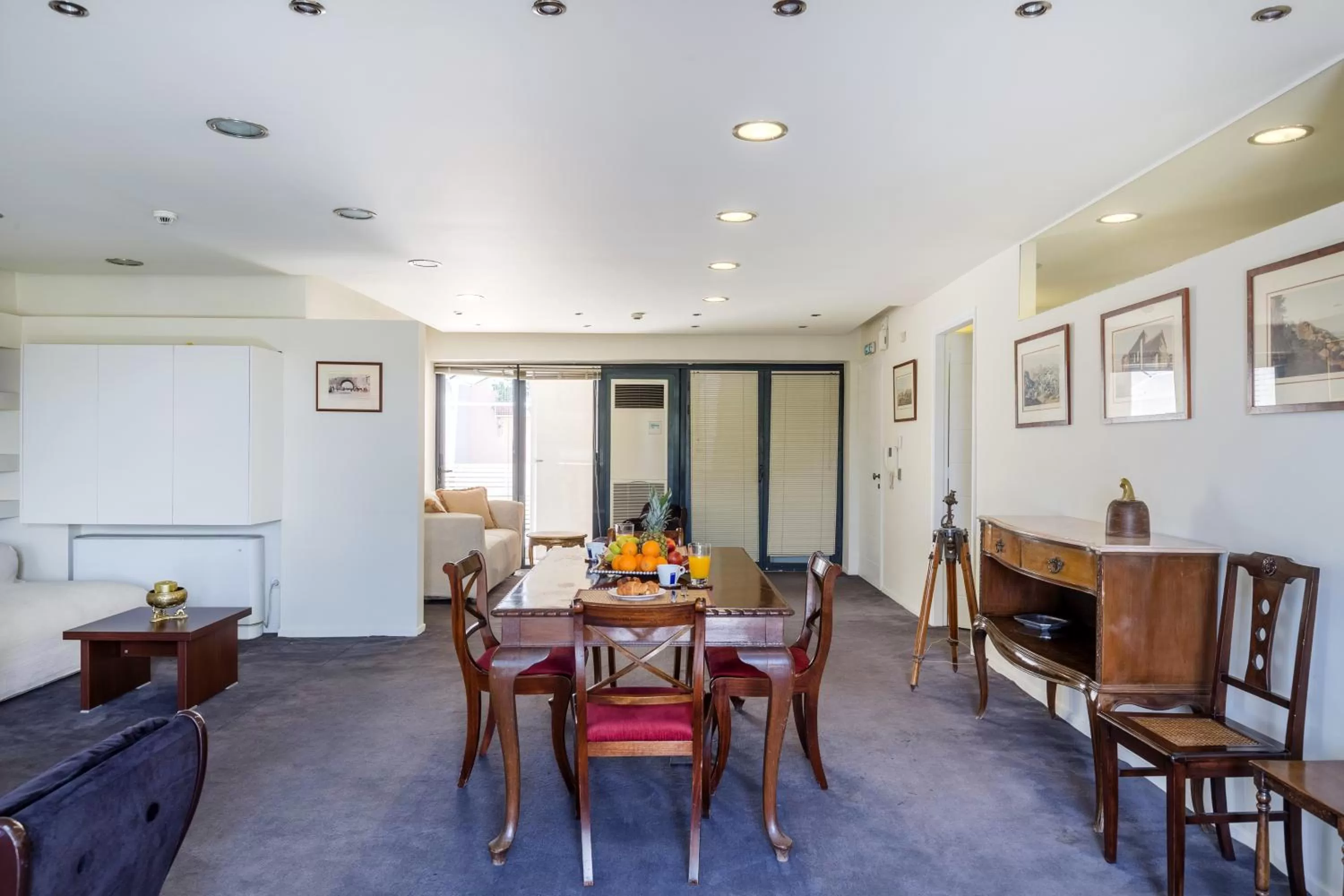 Dining area in Arditou Akropolis Apartments-Suites