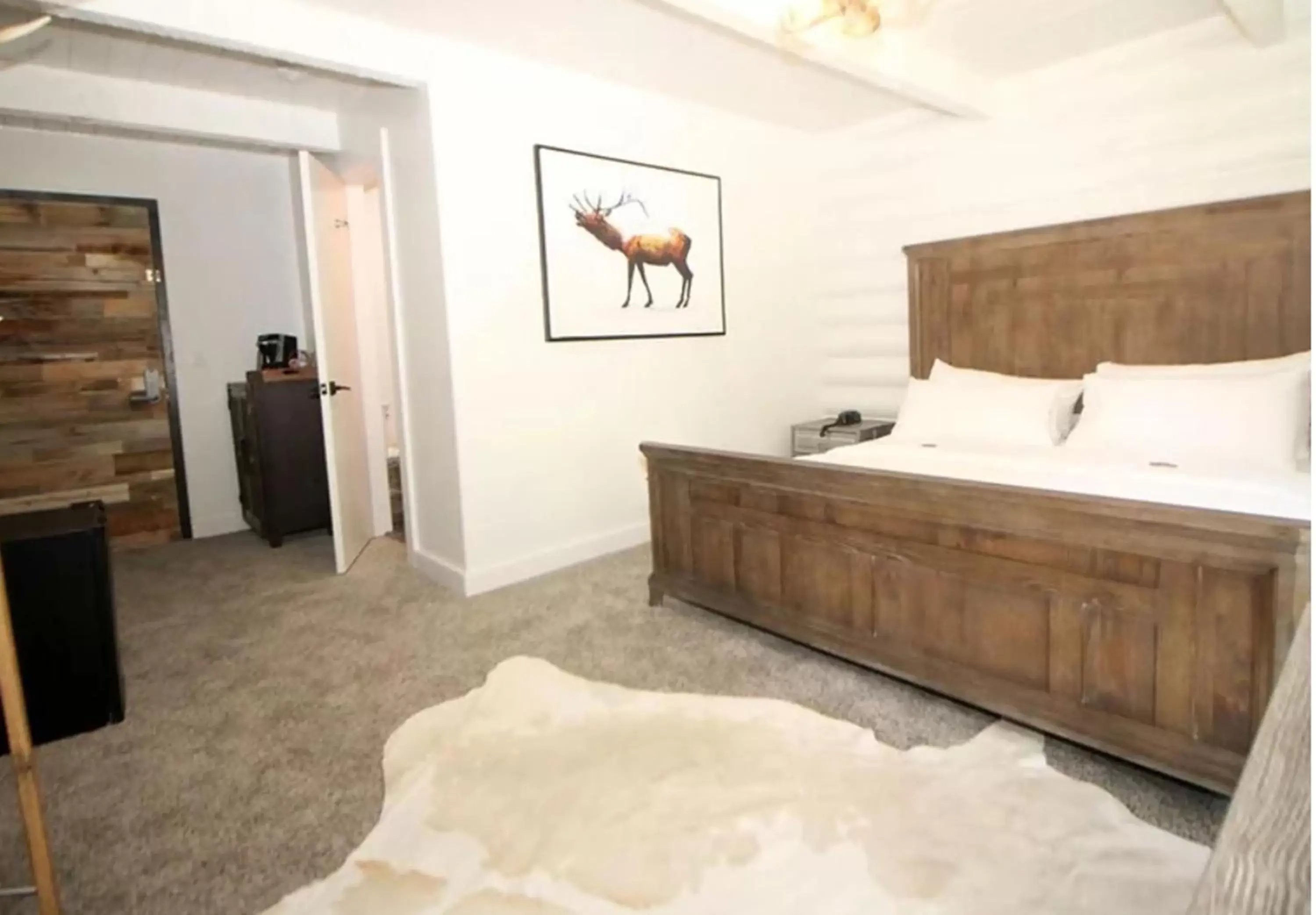 King Room with Mountain View in Alaskan Inn and Spa King Room with Mountain View in Alaskan Inn and Spa