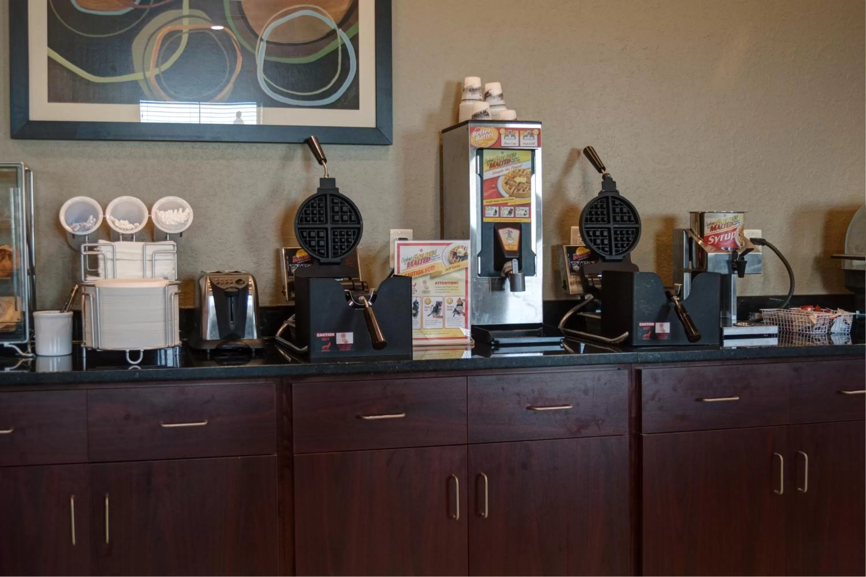 Food and drinks in Cobblestone Hotel and Suites - Jefferson