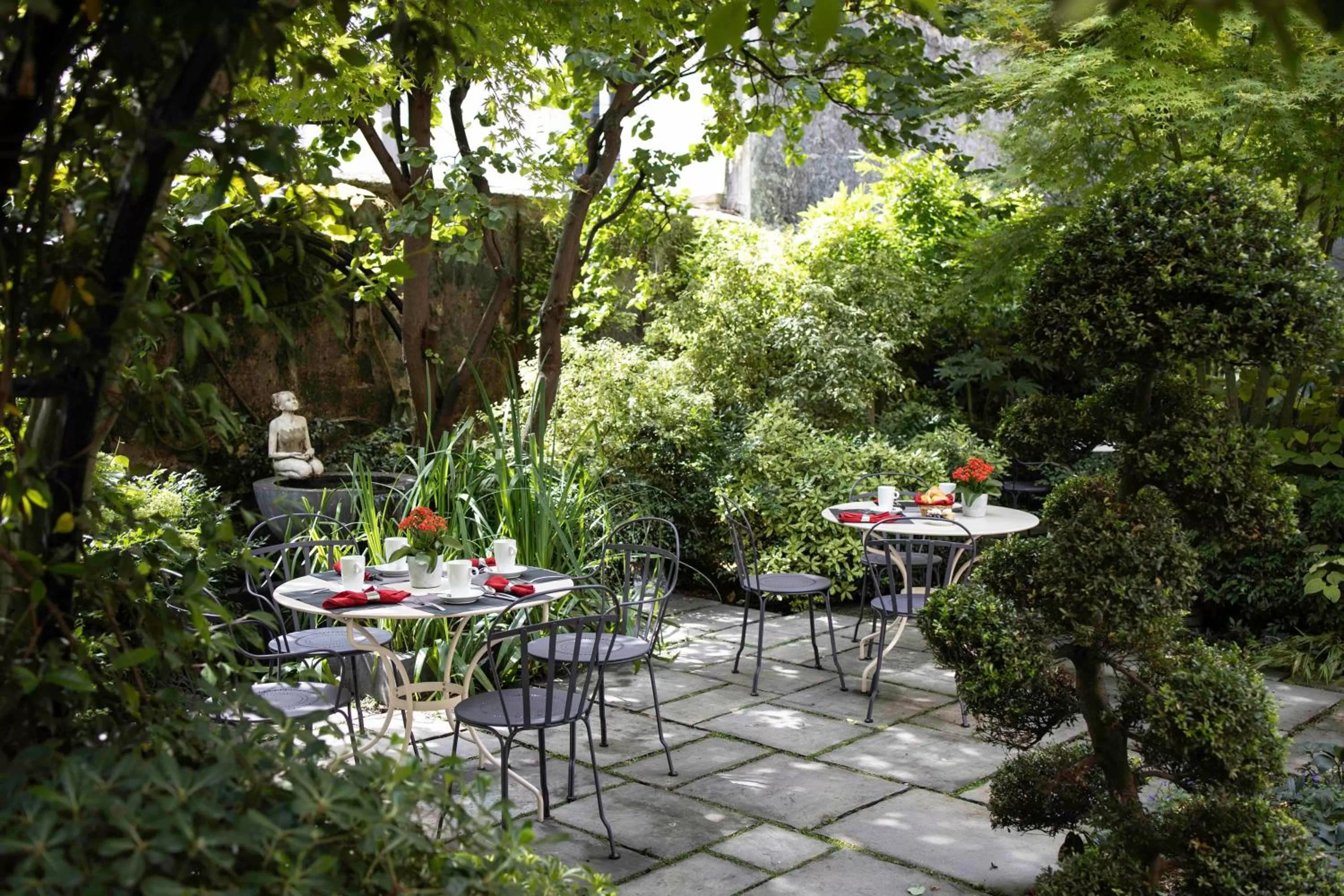 Garden in Hôtel Regent's Garden - Astotel