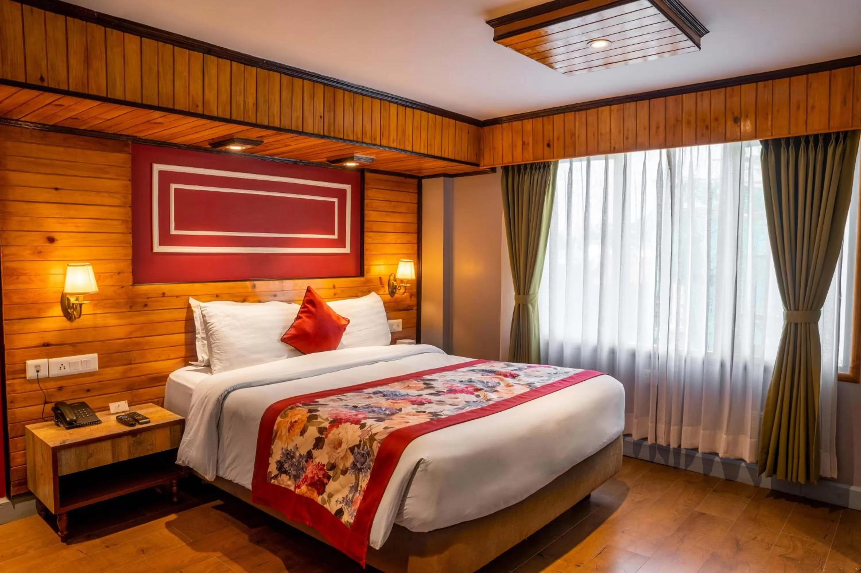 Photo of the whole room, Bed in Mount Conifer Suites & Spa