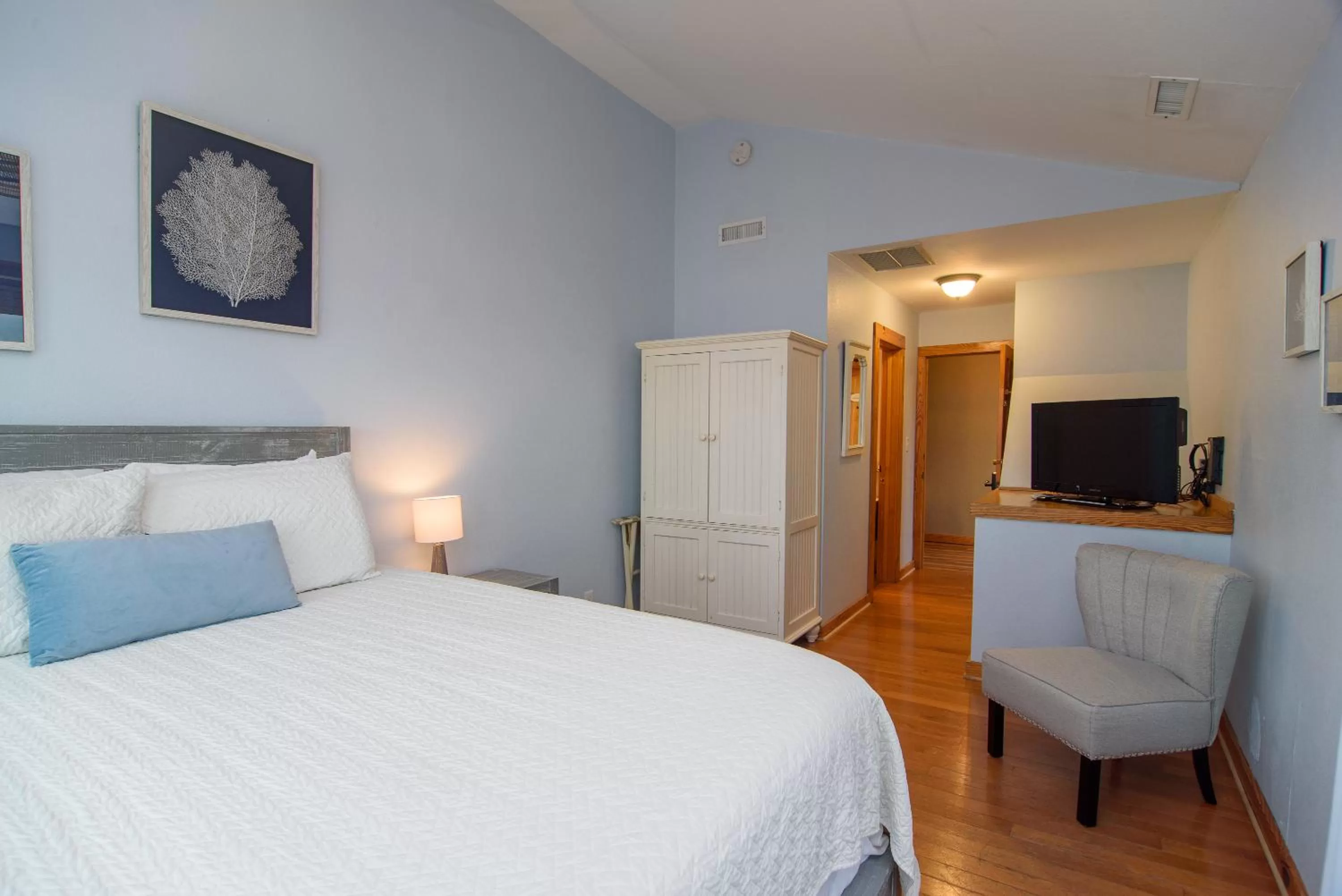 Bed in The Inn on Pamlico Sound