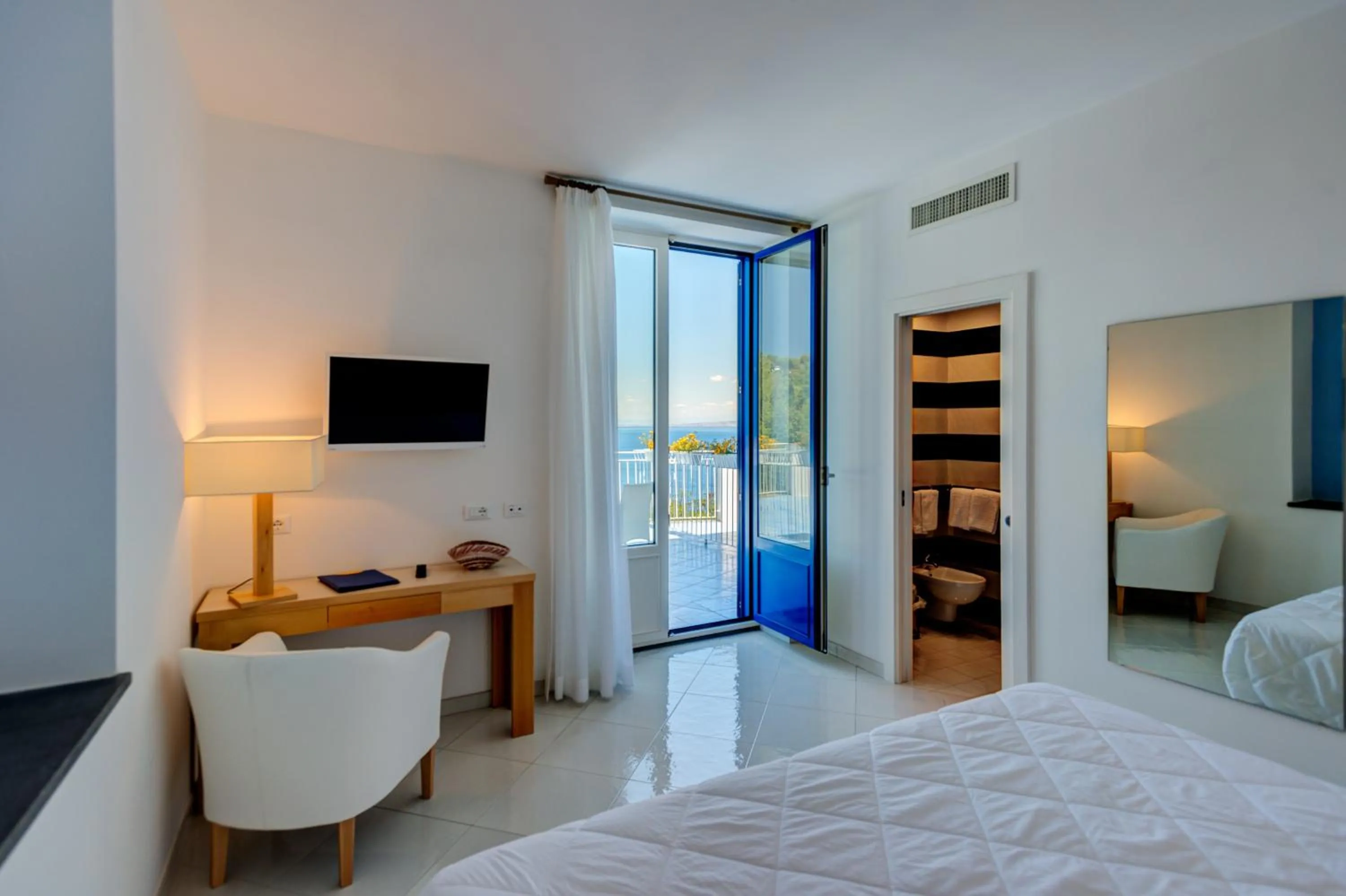 Sea view, Bed in Boutique Hotel Helios