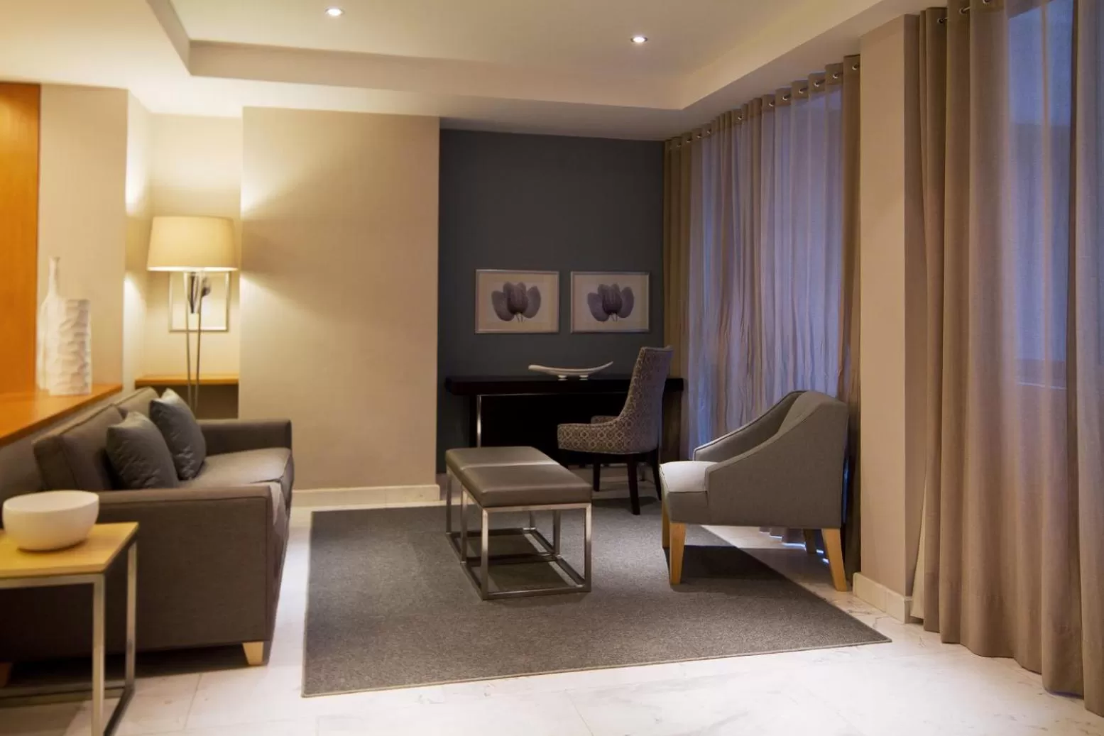 Living room in Pennsylvania Suites