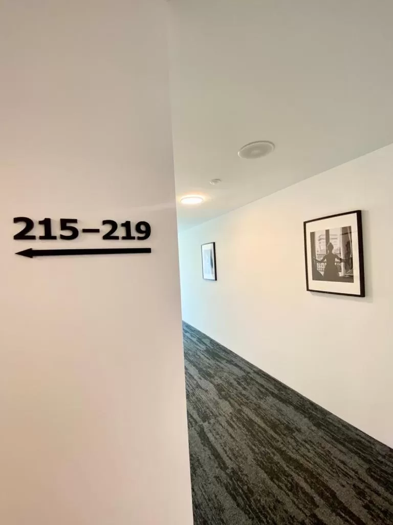 Staff in Village by Maier - kontaktloser Check-in