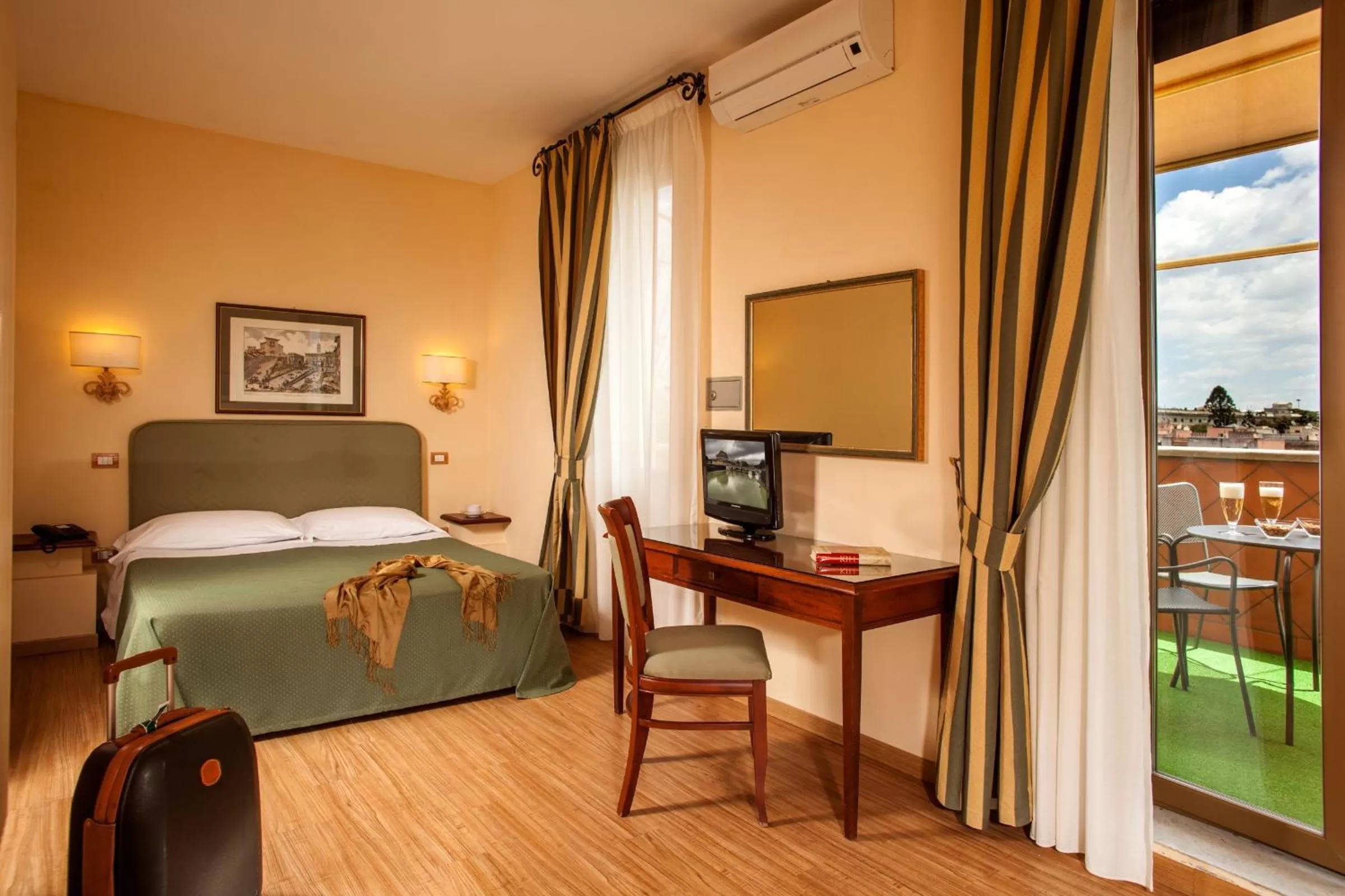 Photo of the whole room, Bed in Hotel Colosseum