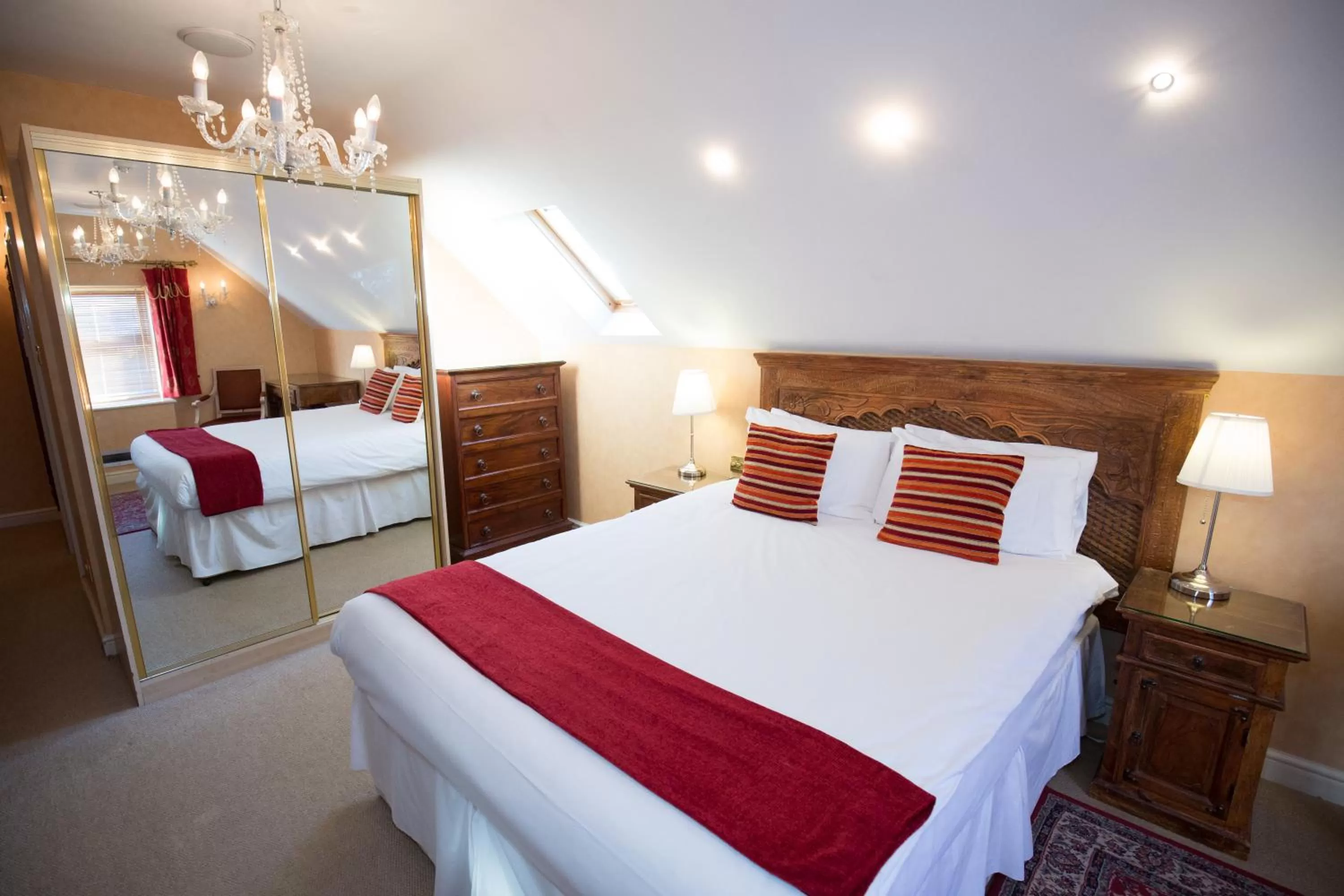 Bed in The Peacock Townhouse Hotel Kenilworth - Warwick