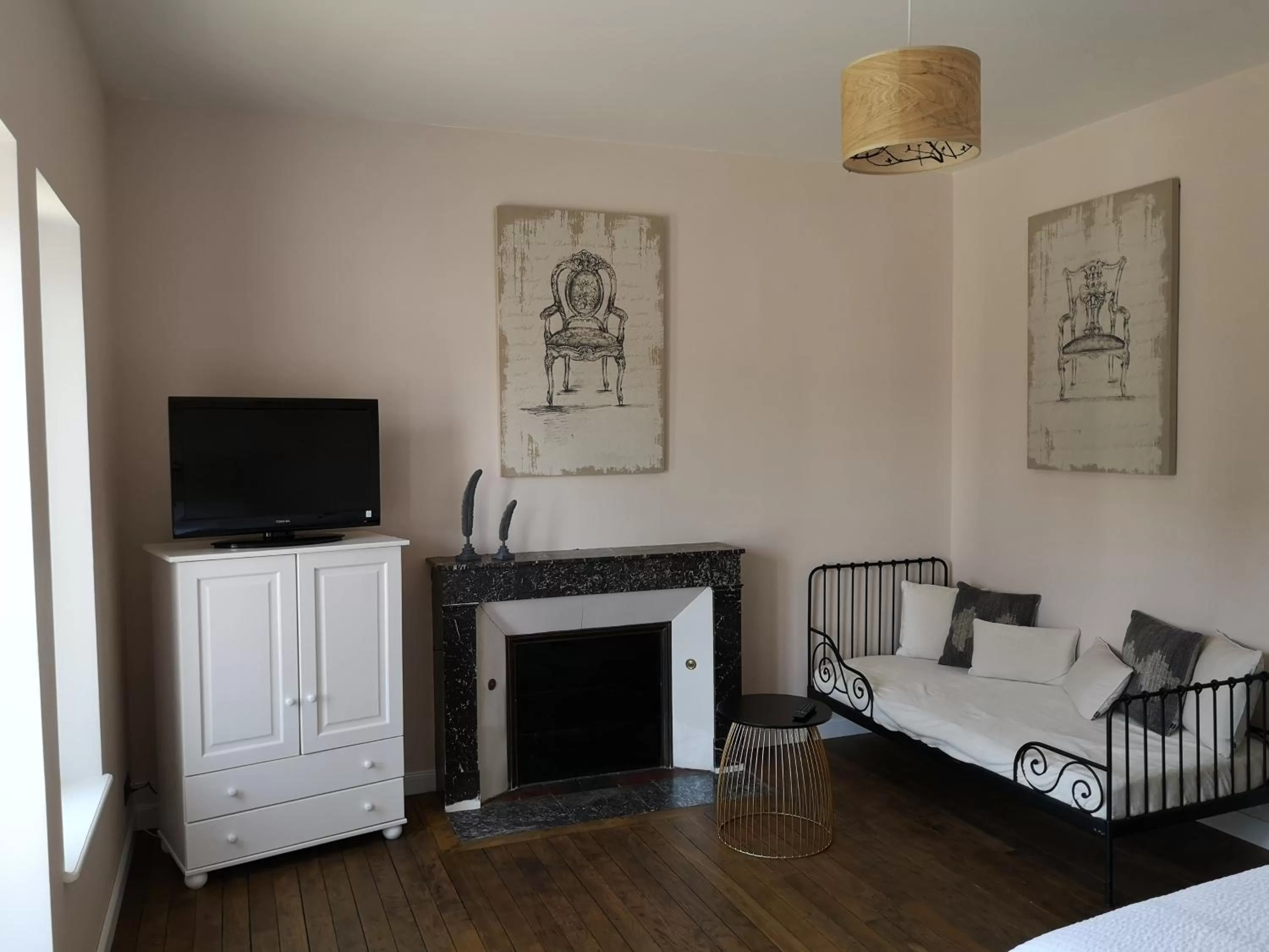 Photo of the whole room in LA GOUTTE D'OR