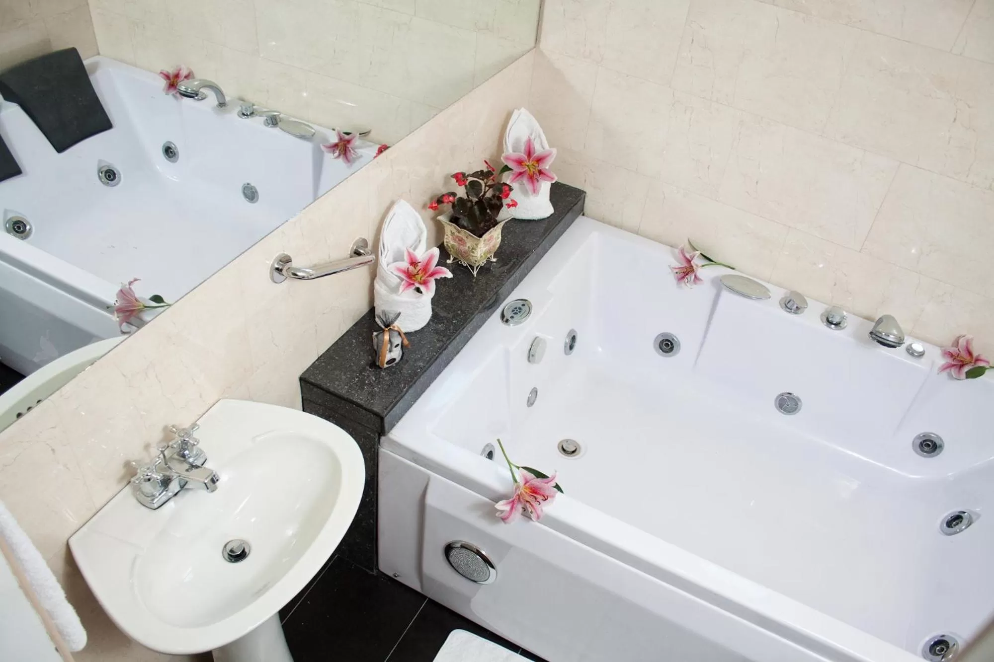 Bathroom in Hotel Casa Mahanaim Colferias, Bogotá