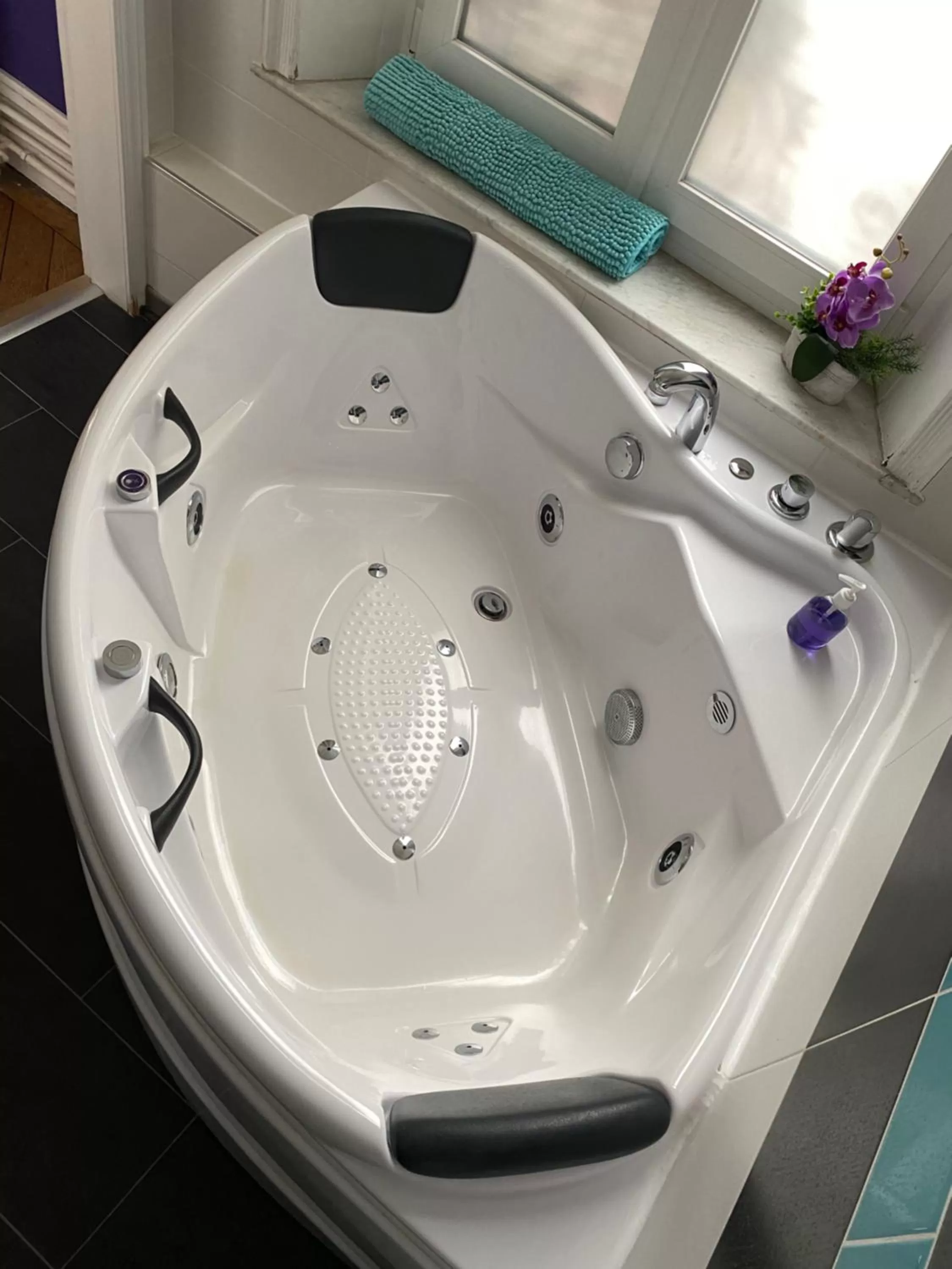 Hot Tub in Chambres d'Hôtes Au coin du spa