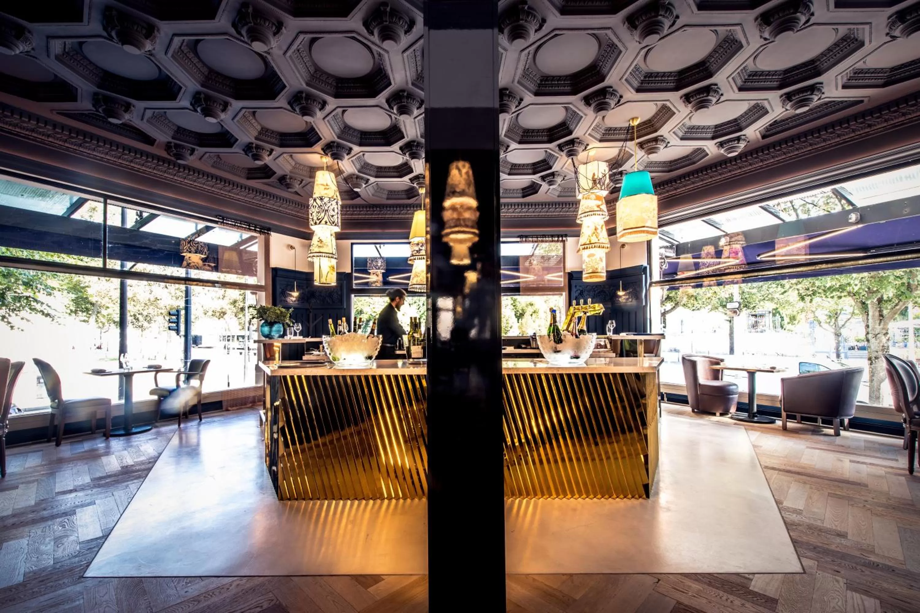 Restaurant/places to eat in Continental Hotel