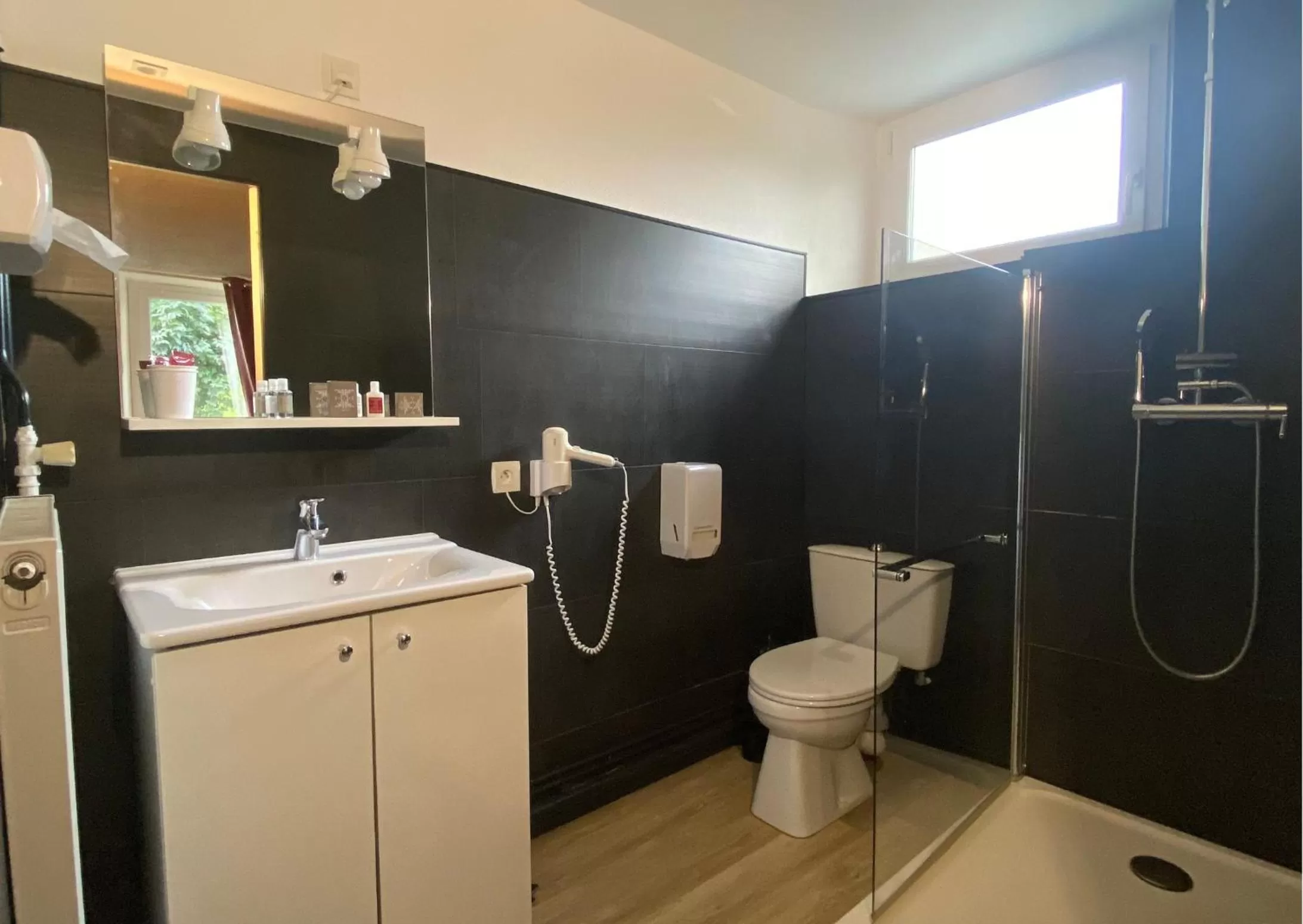 Bathroom in Hôtel Le Dauphin