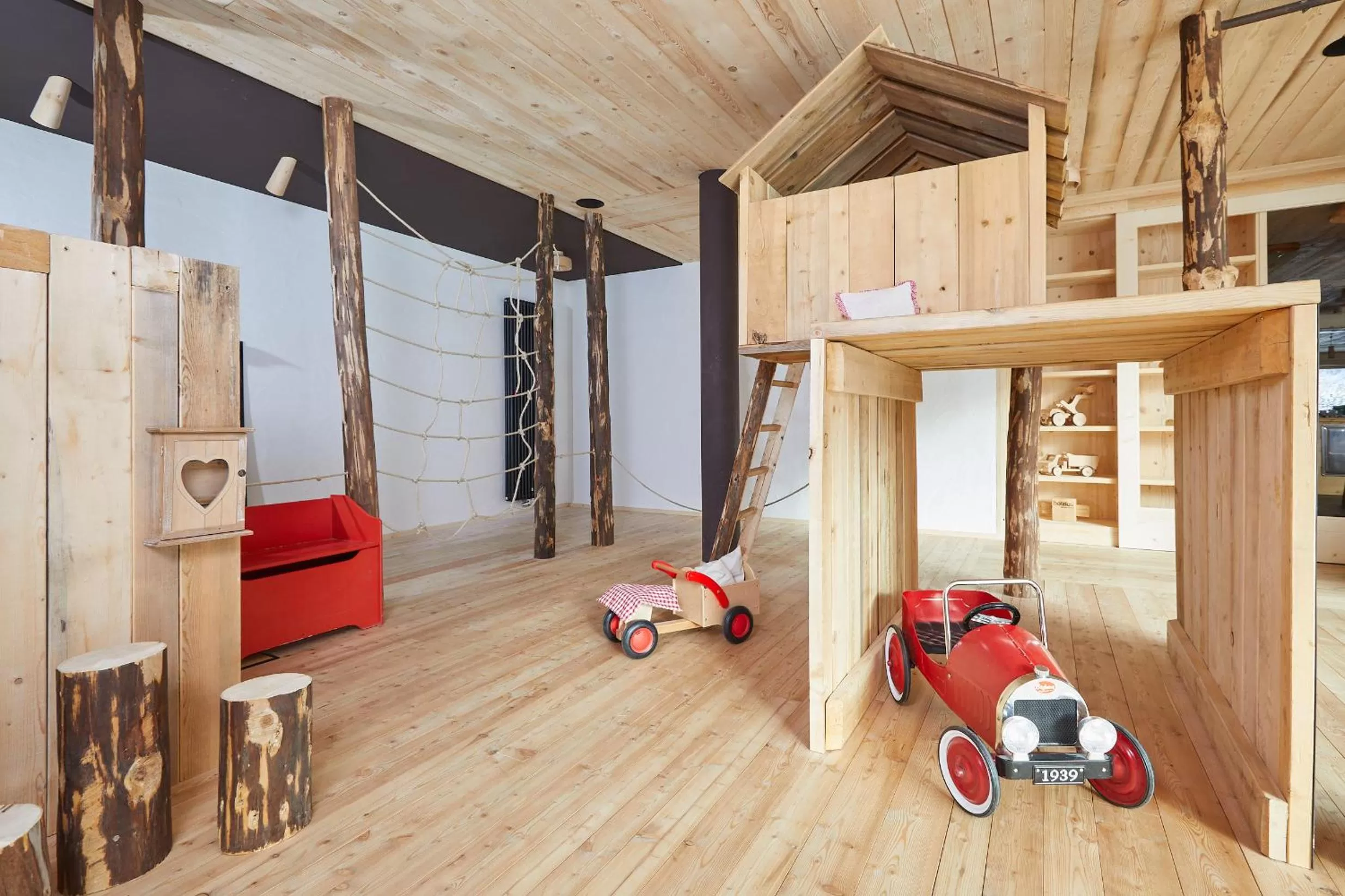 Communal lounge/ TV room in Bio Aparthotel Blaslahof